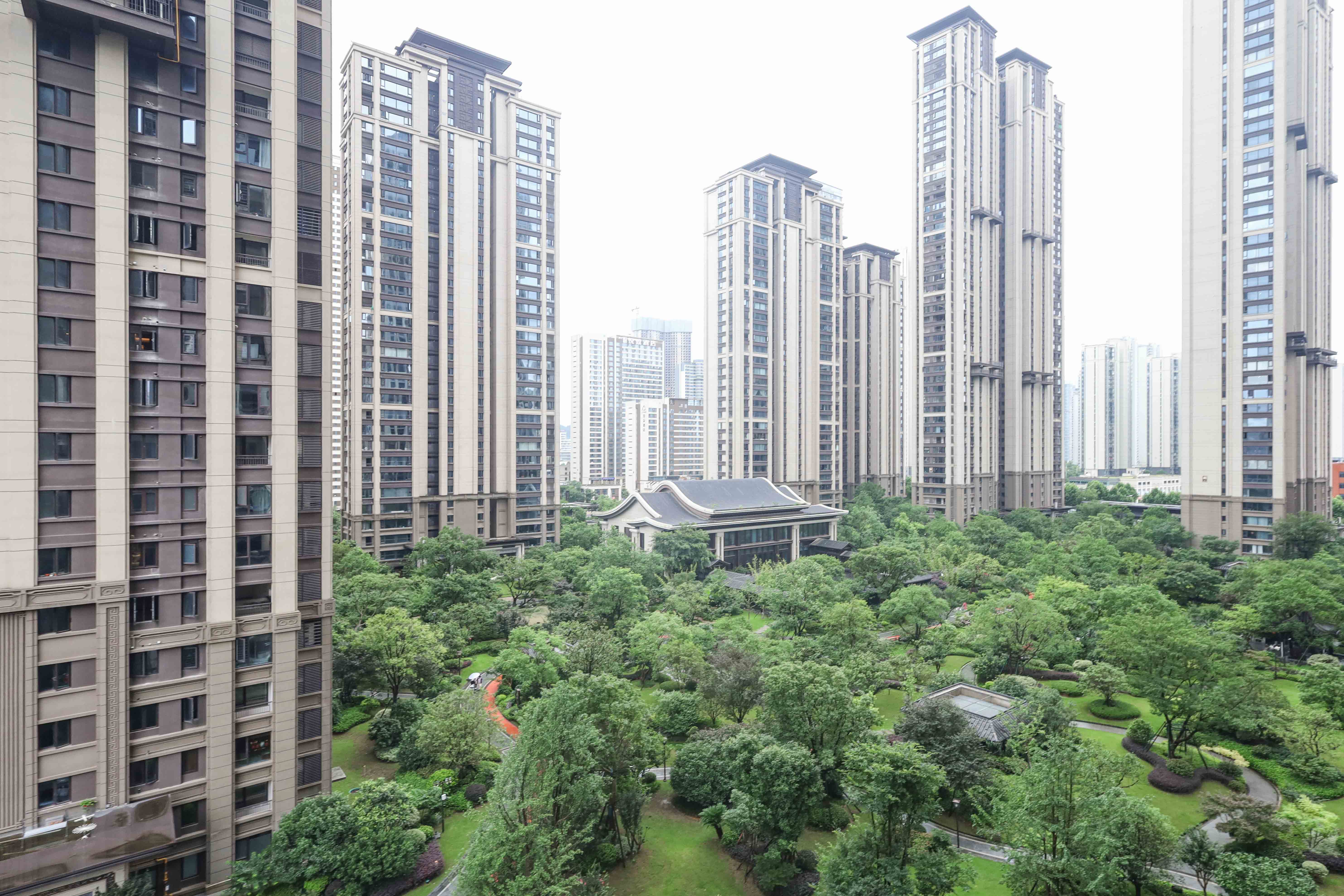 建发央著  5室2厅2卫   345.00万阳台