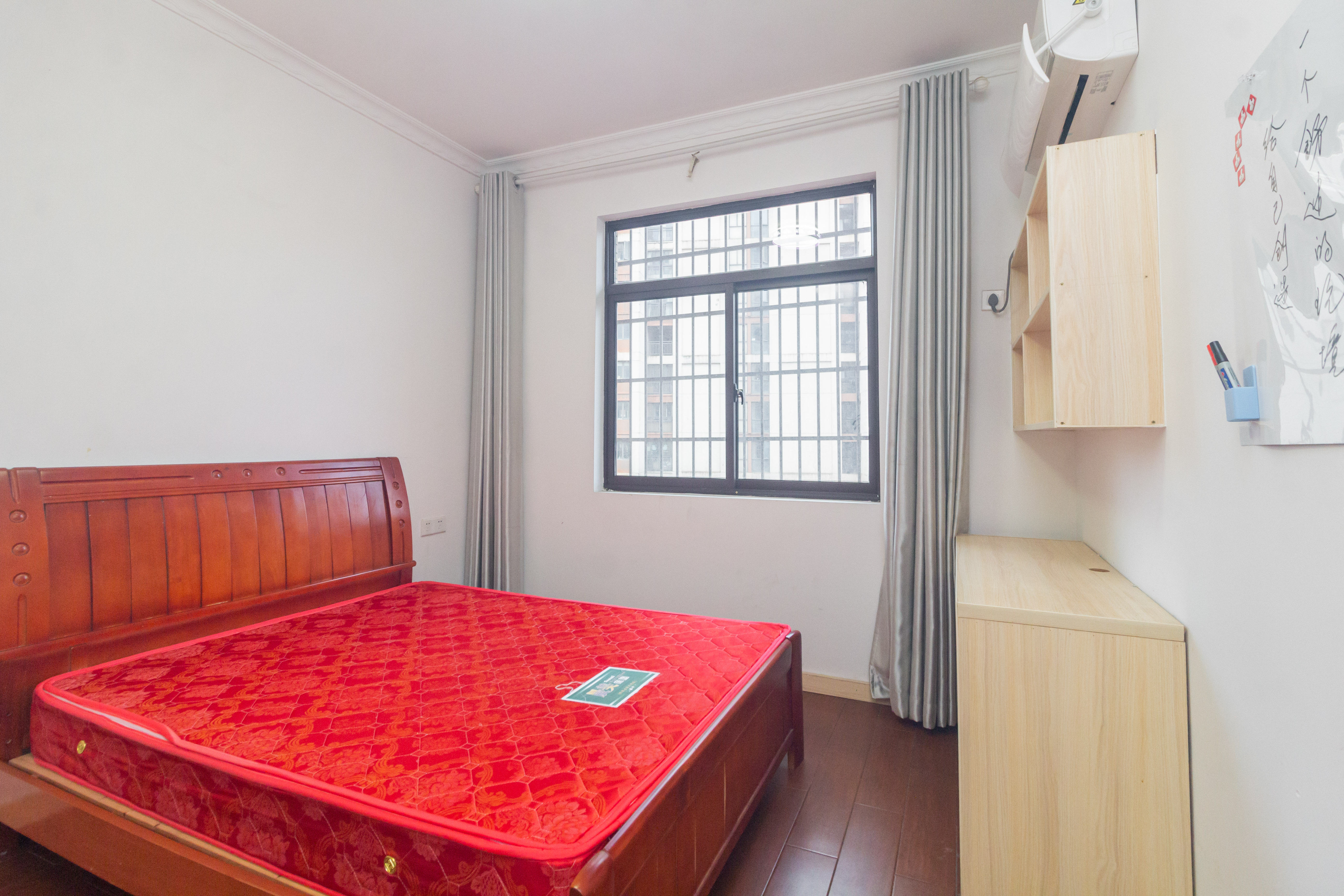 三景华御  2室2厅1卫    55.0万 三景华御  2室2厅1卫    55.0万卧室