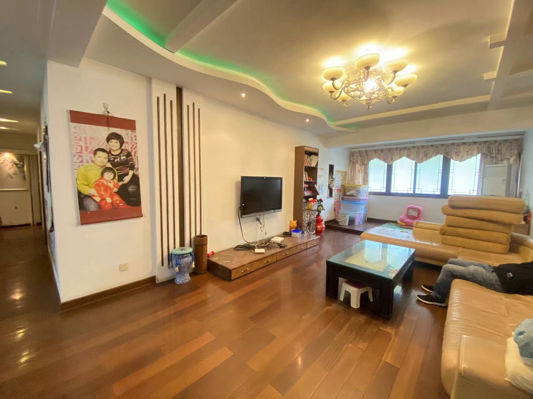 电信小区泰山花园 4室2厅1卫 52.0万 电信小区泰山花园 4室2厅1卫 52.0万室内图