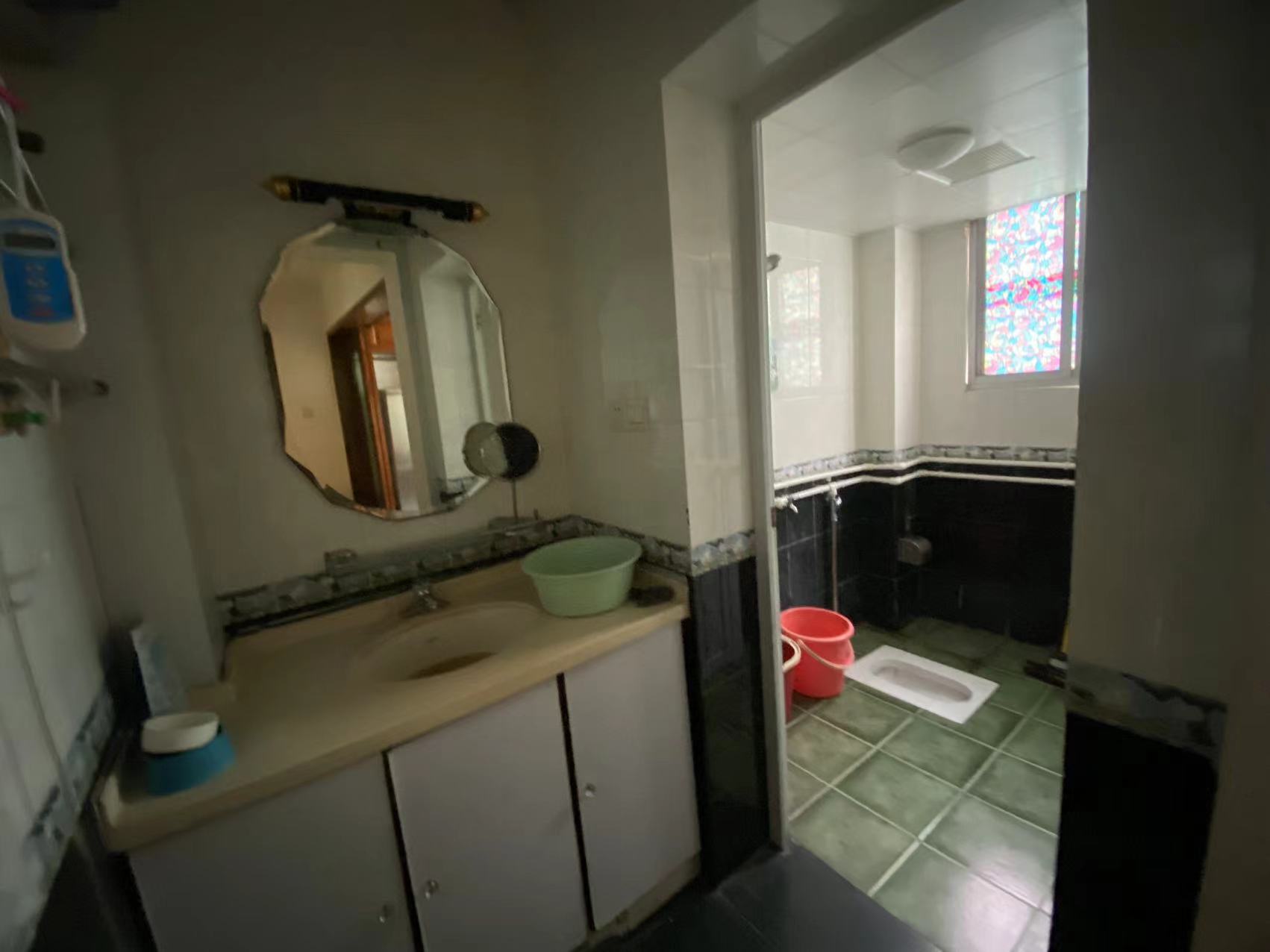 电信小区泰山花园 4室2厅1卫 52.0万 电信小区泰山花园 4室2厅1卫 52.0万室内图