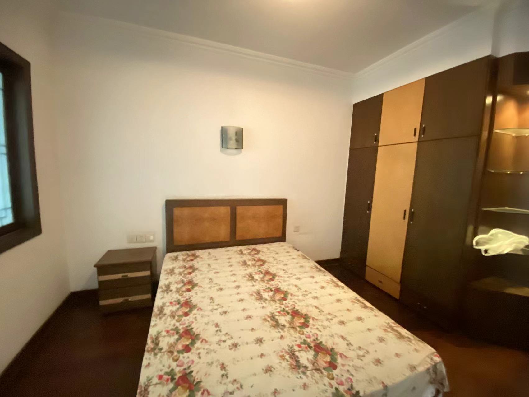 电信小区泰山花园 4室2厅1卫 52.0万 电信小区泰山花园 4室2厅1卫 52.0万室内图