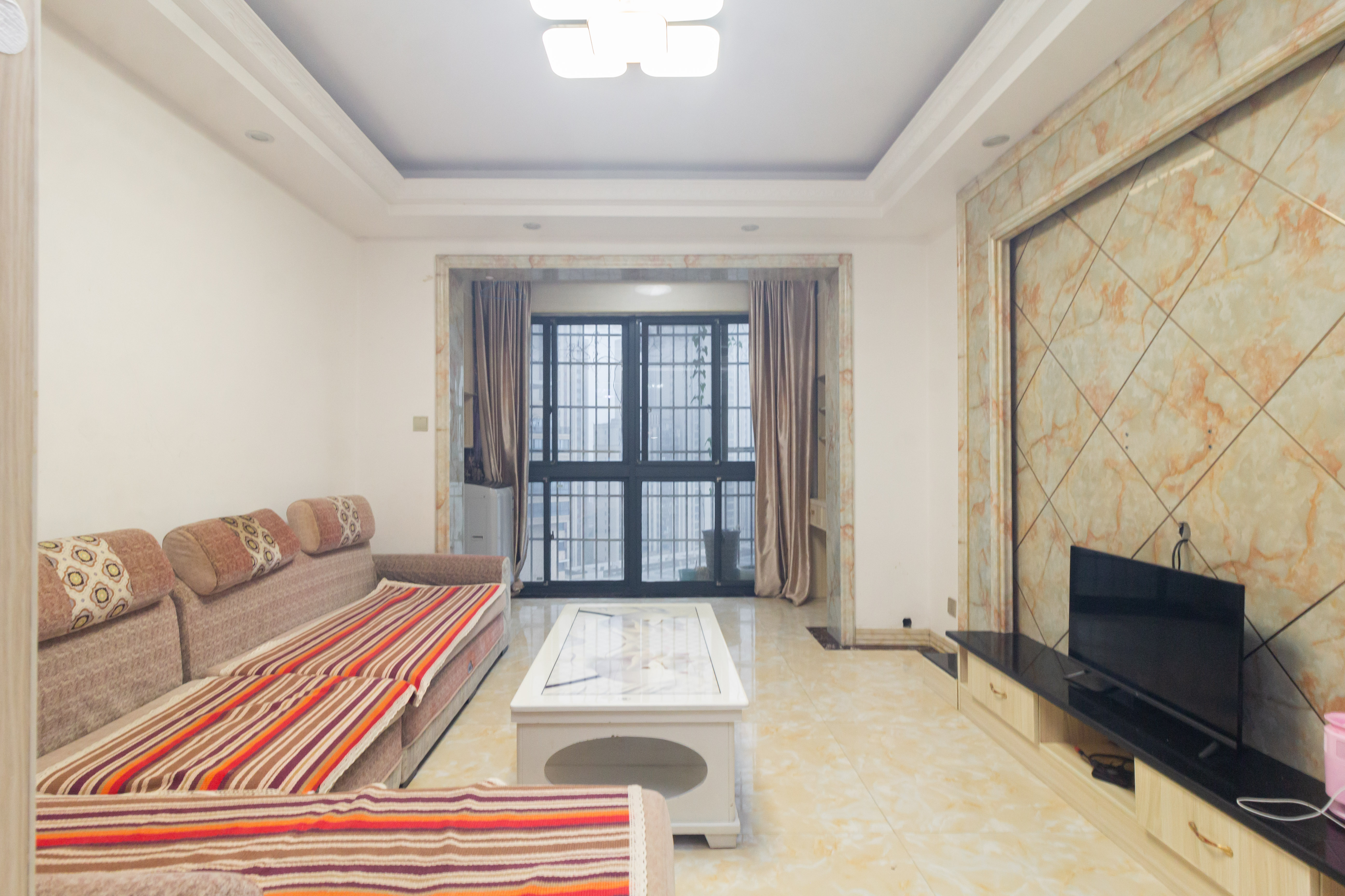 光明城市(星辰青年城) 3室2厅1卫 42.8万 光明城市(星辰青年城) 3室2厅1卫 42.8万客厅