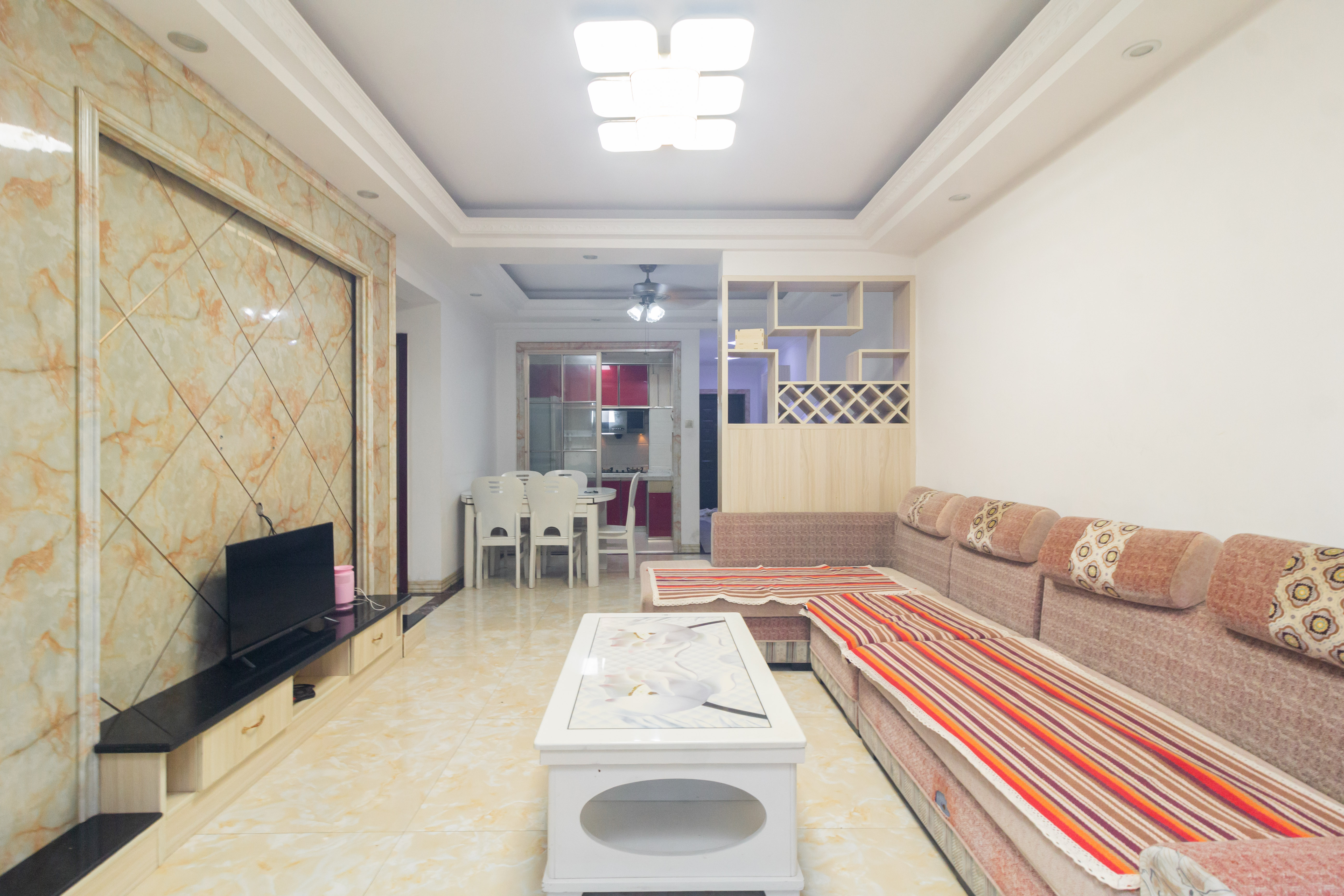 光明城市(星辰青年城) 3室2厅1卫 42.8万 光明城市(星辰青年城) 3室2厅1卫 42.8万客厅