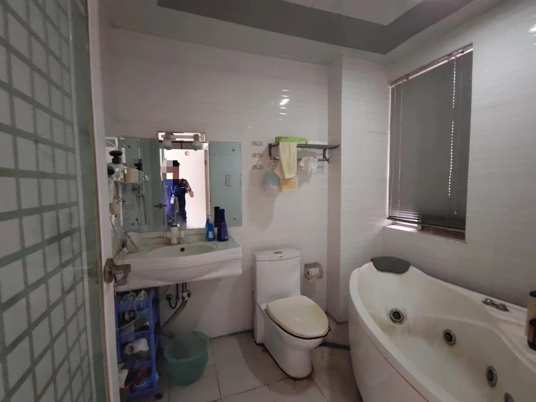 耀华锦园 4室2厅2卫 56.80万 耀华锦园 4室2厅2卫 56.80万室内图