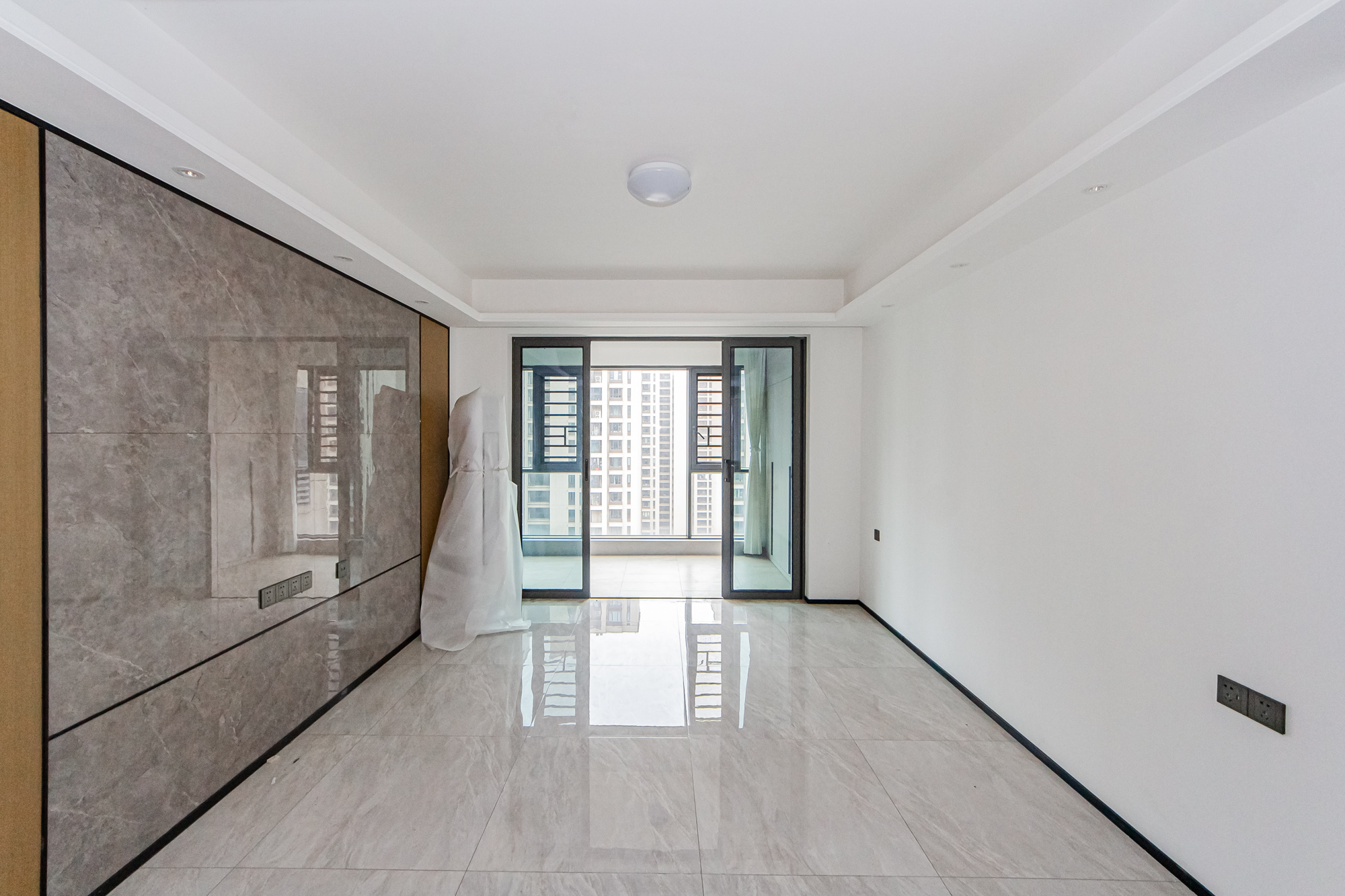 长房雍景湾 3室2厅2卫 160.0万 长房雍景湾 3室2厅2卫 160.0万客厅