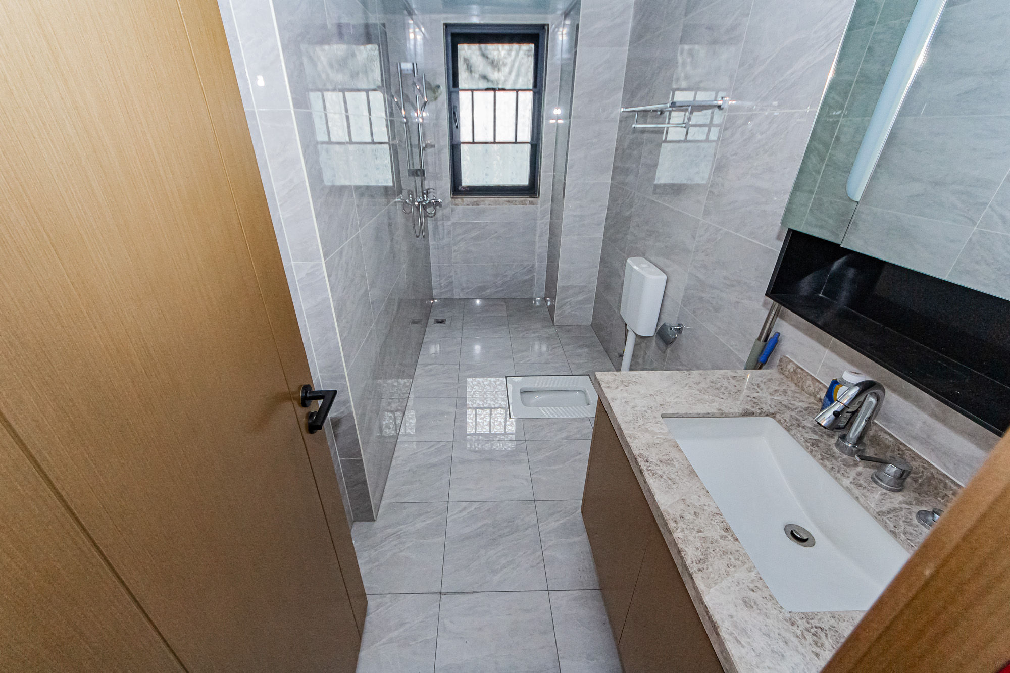 长房雍景湾 3室2厅2卫 160.0万 长房雍景湾 3室2厅2卫 160.0万卫生间