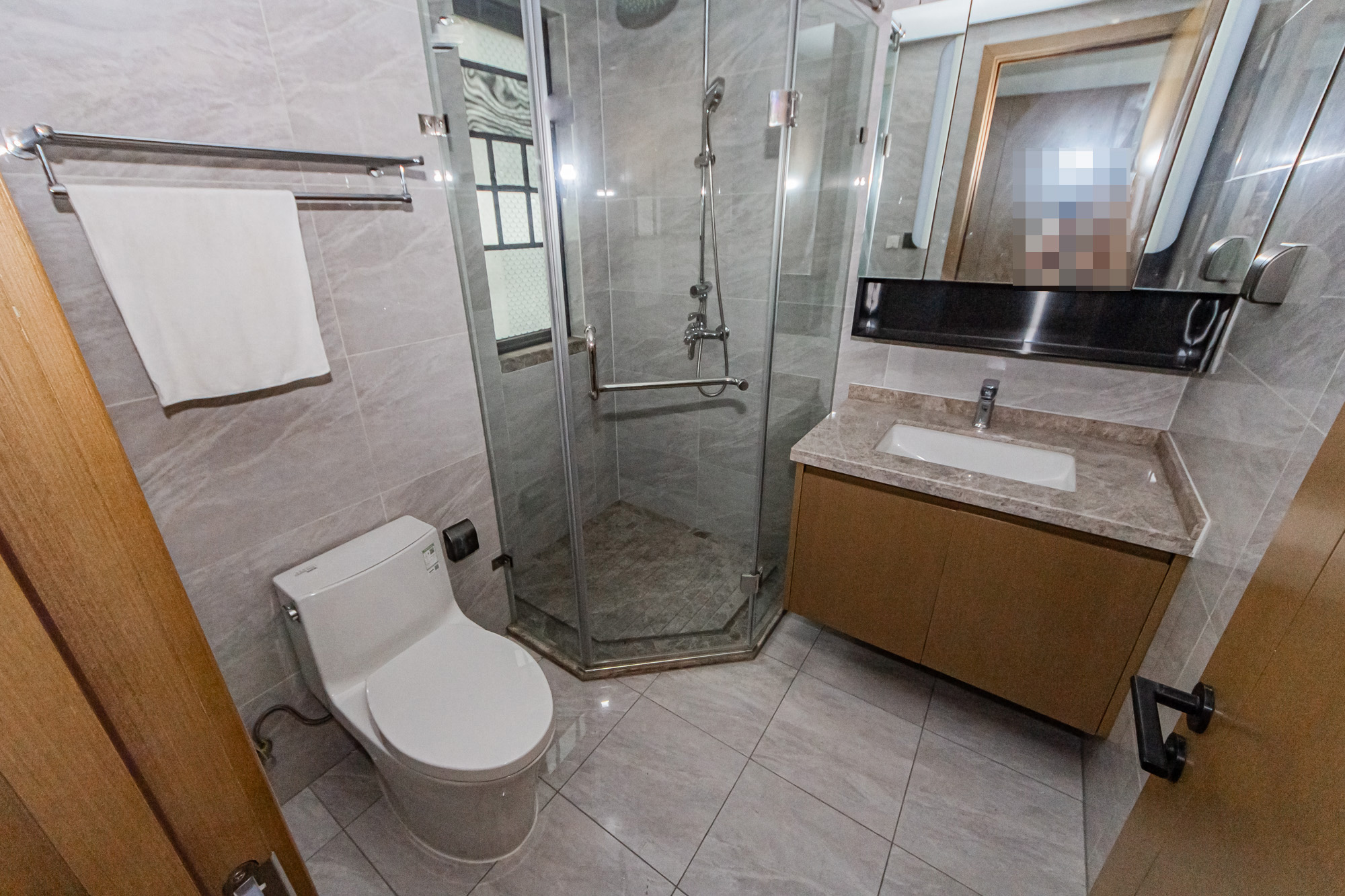 长房雍景湾 3室2厅2卫 160.0万 长房雍景湾 3室2厅2卫 160.0万卫生间