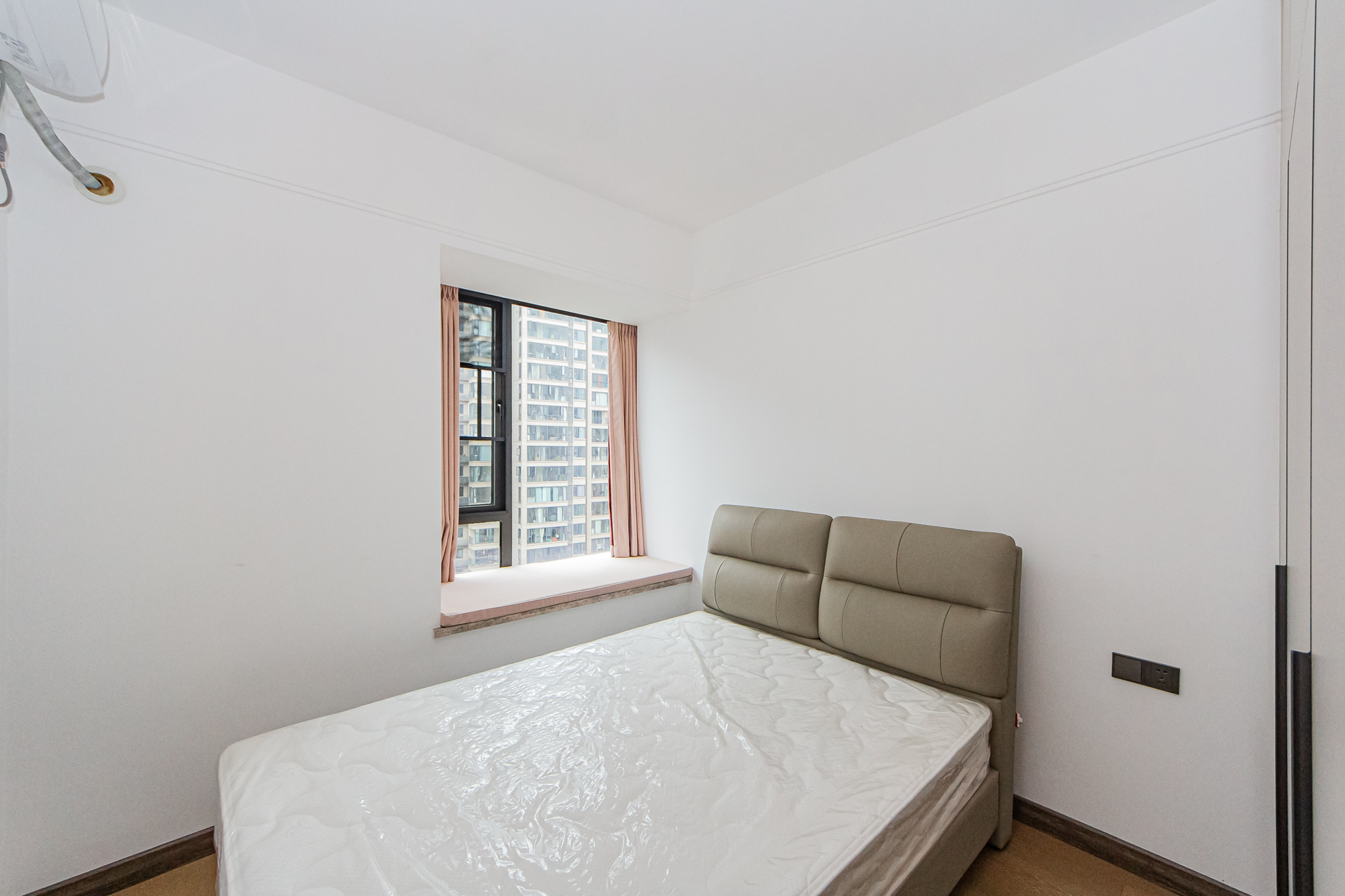 长房雍景湾 3室2厅2卫 160.0万 长房雍景湾 3室2厅2卫 160.0万卧室