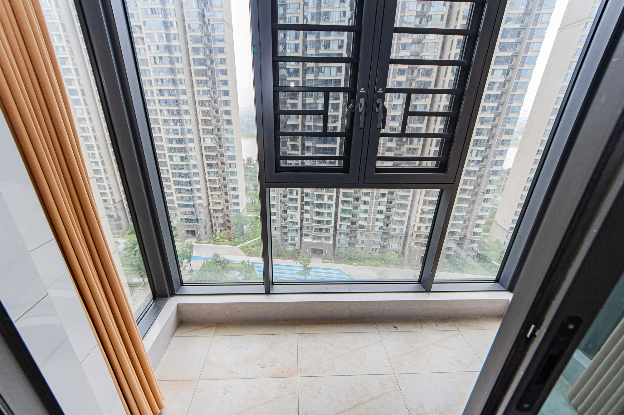 长房雍景湾 3室2厅2卫 160.0万 长房雍景湾 3室2厅2卫 160.0万阳台