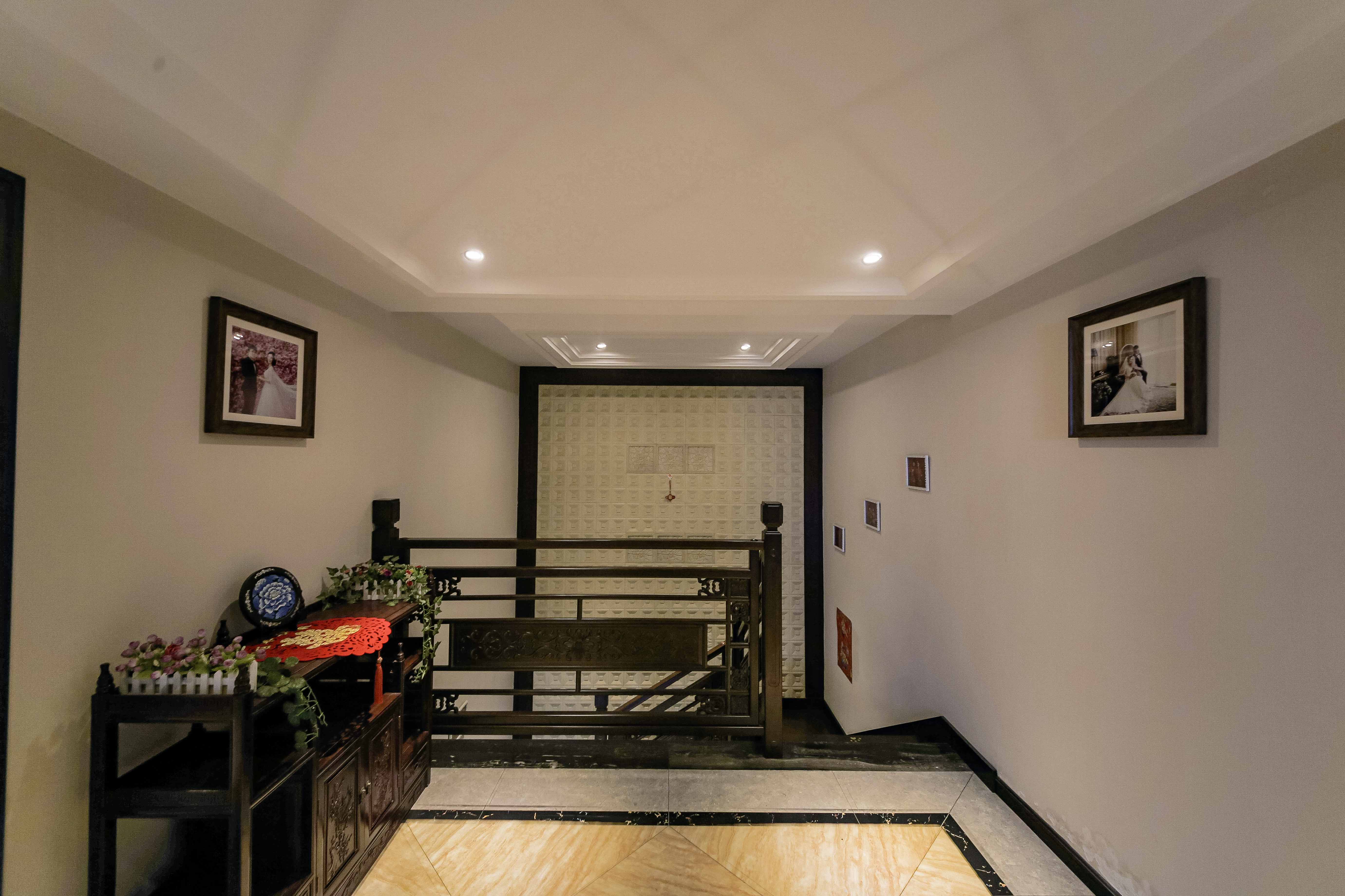 佳馨园 7室2厅3卫 480.0万 佳馨园 7室2厅3卫 480.0万客厅