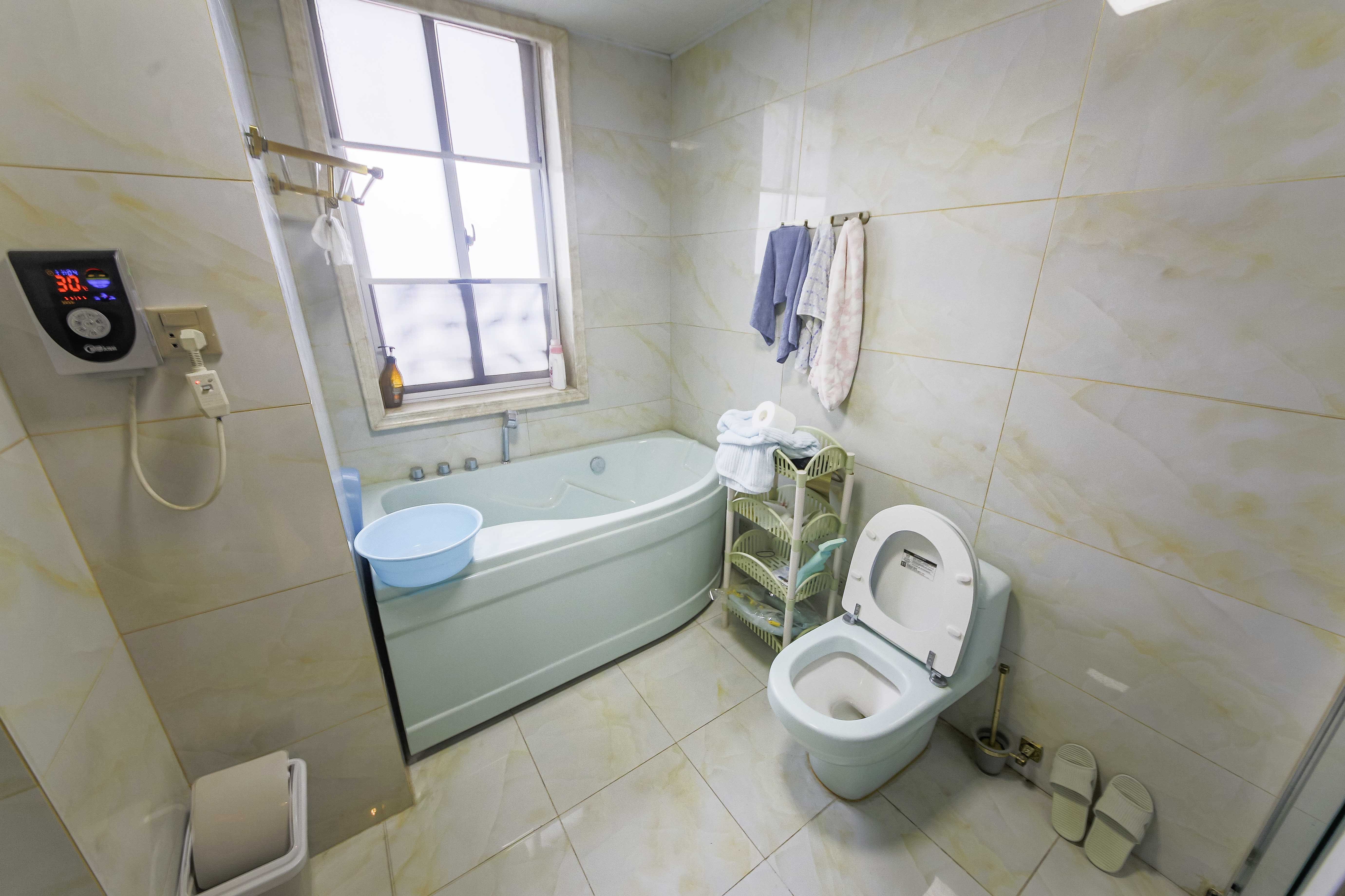 佳馨园 7室2厅3卫 480.0万 佳馨园 7室2厅3卫 480.0万卫生间