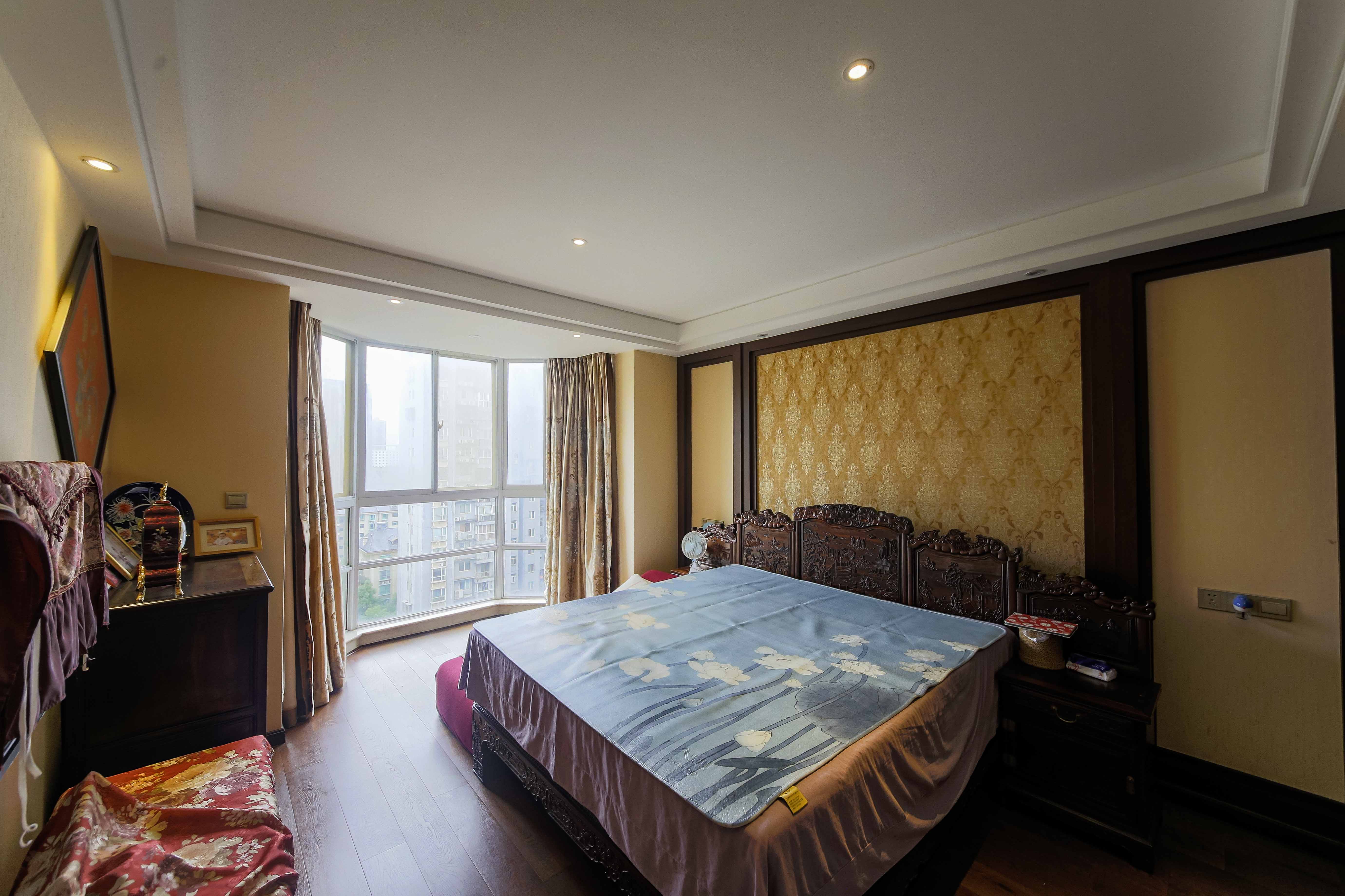 佳馨园 7室2厅3卫 480.0万 佳馨园 7室2厅3卫 480.0万卧室