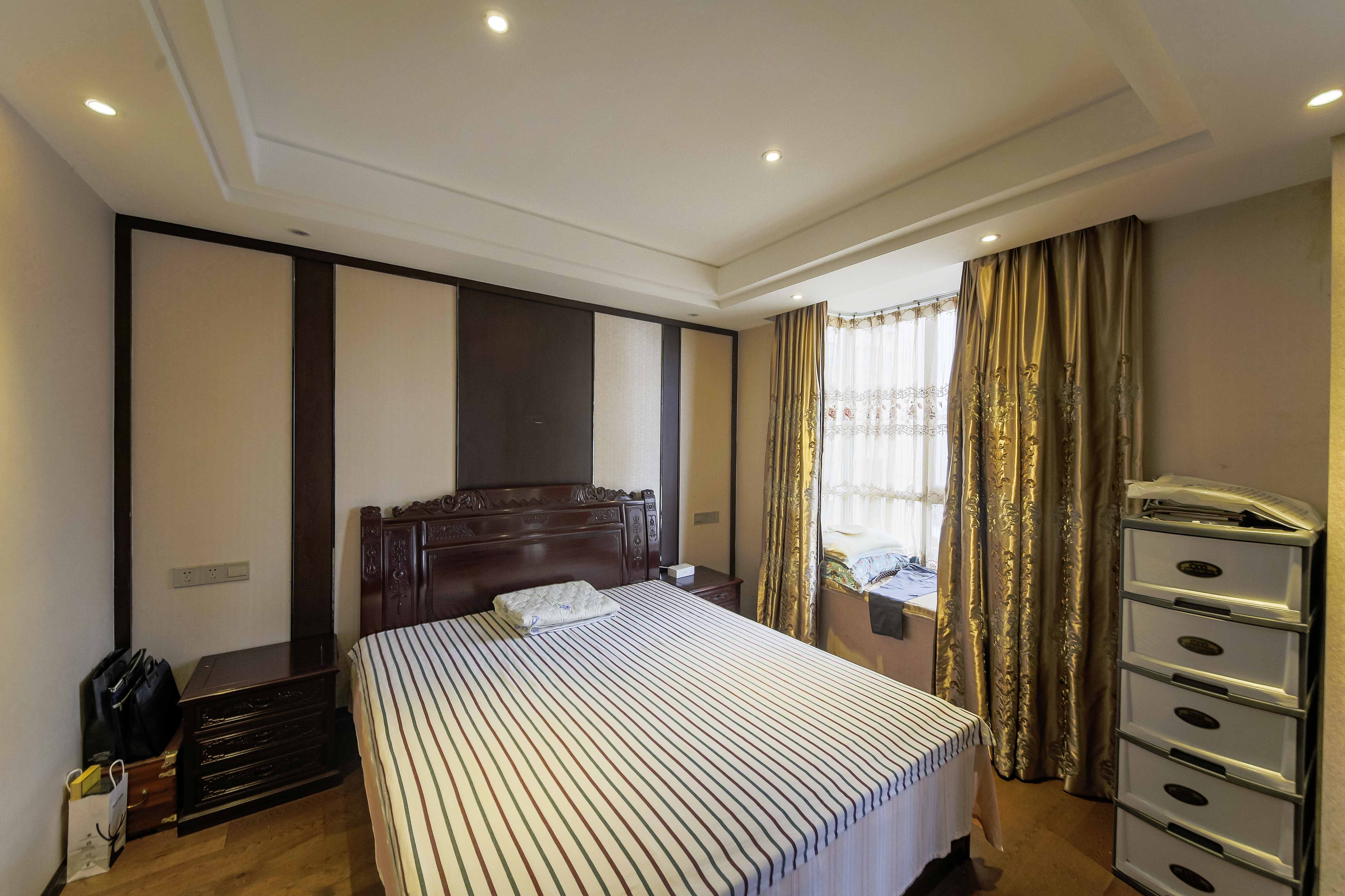 佳馨园 7室2厅3卫 480.0万 佳馨园 7室2厅3卫 480.0万卧室