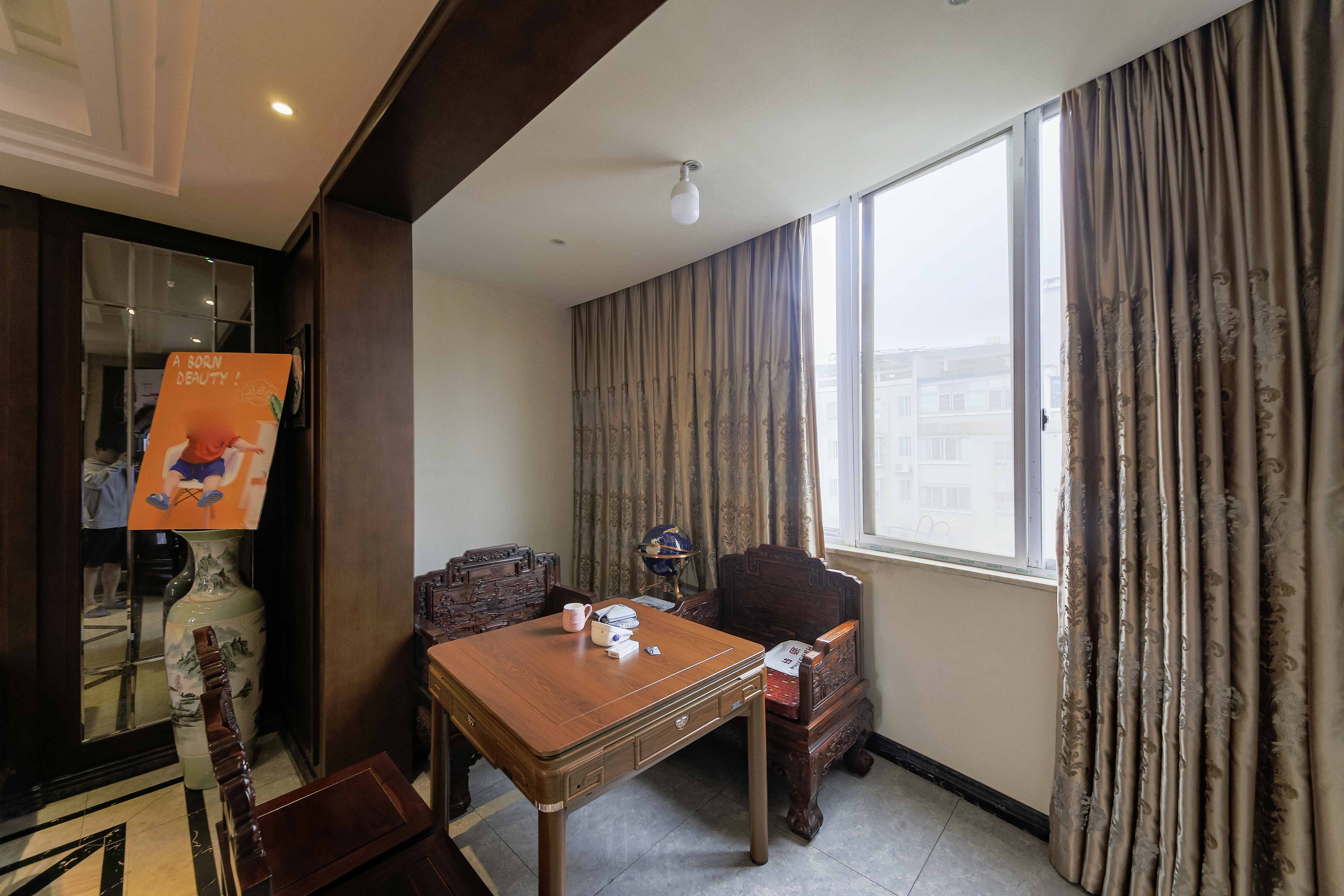 佳馨园 7室2厅3卫 480.0万 佳馨园 7室2厅3卫 480.0万阳台