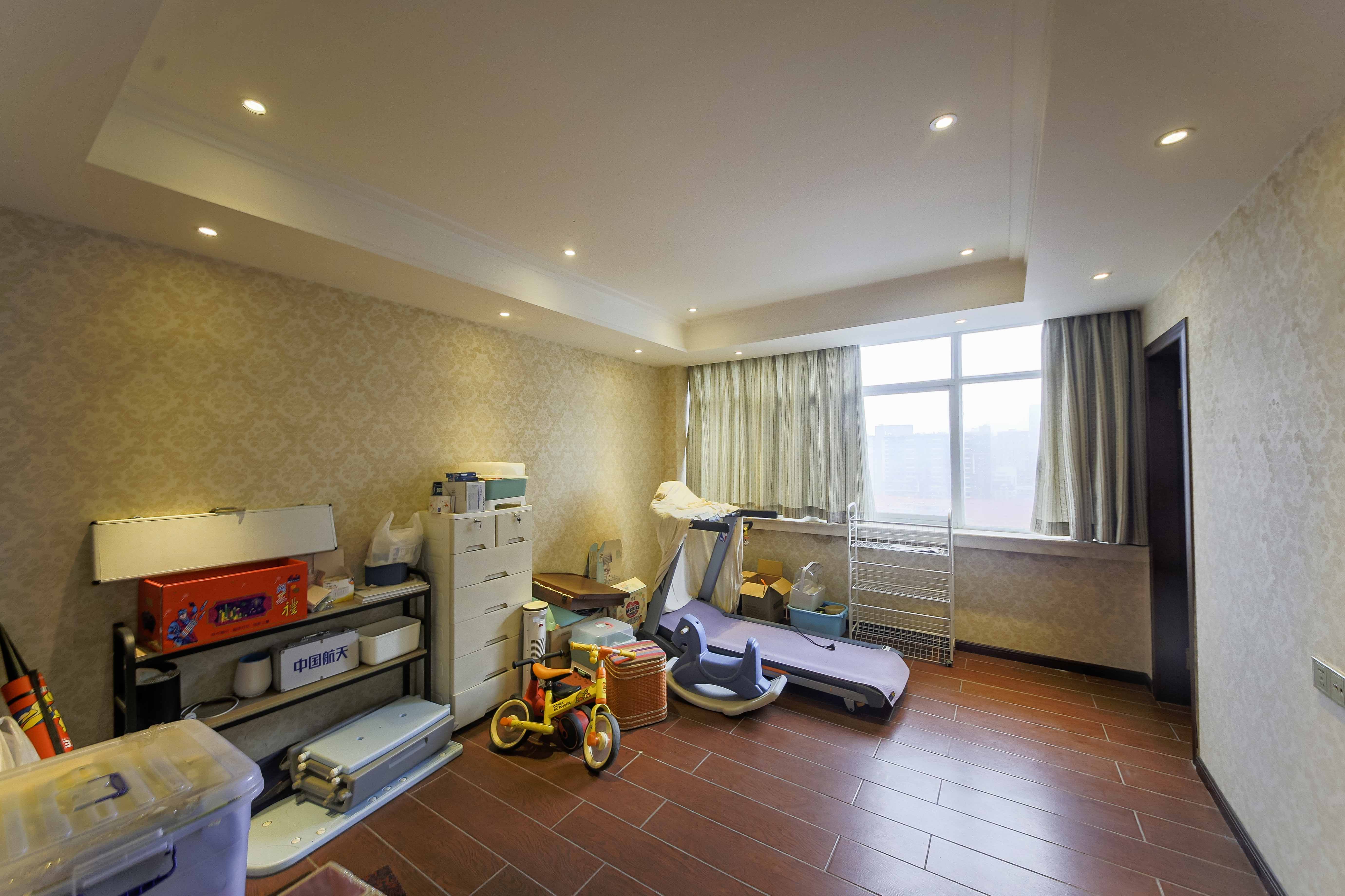 佳馨园 7室2厅3卫 480.0万 佳馨园 7室2厅3卫 480.0万卧室