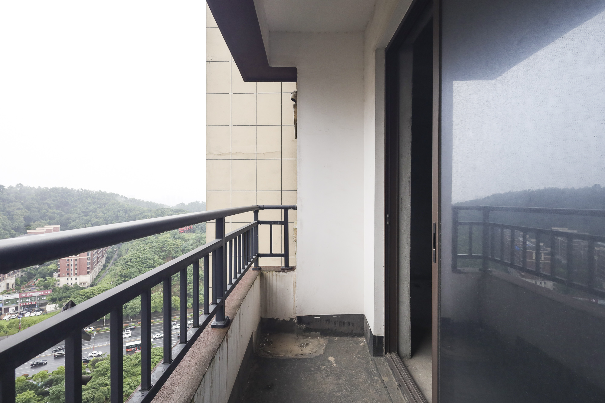 山语城三期  4室2厅2卫   115.00万阳台