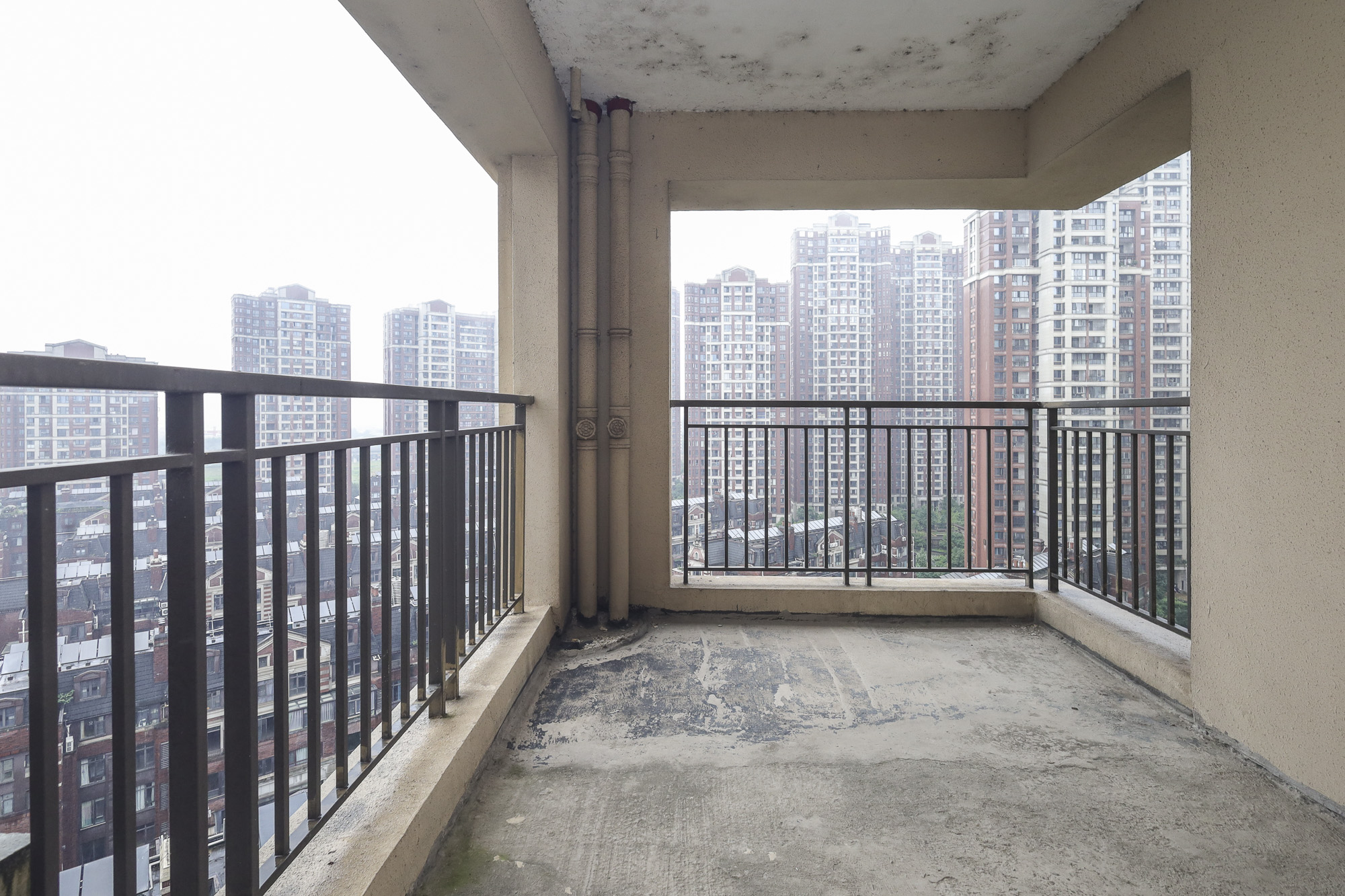 长沙雅居乐花园  4室2厅2卫   177.00万阳台