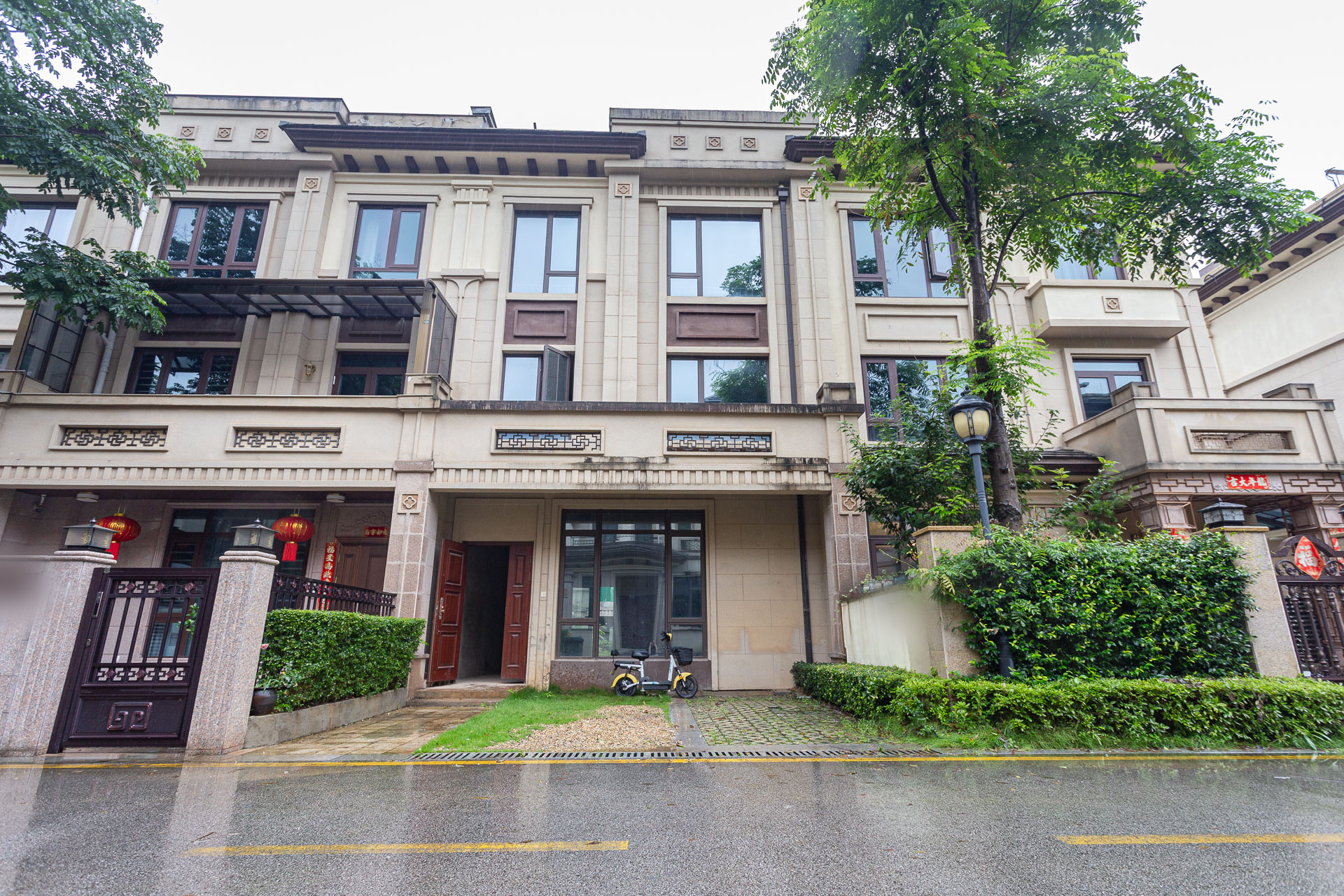 龙湖璟宸原著（龙湖紫宸）  6室2厅1卫   390.00万其他