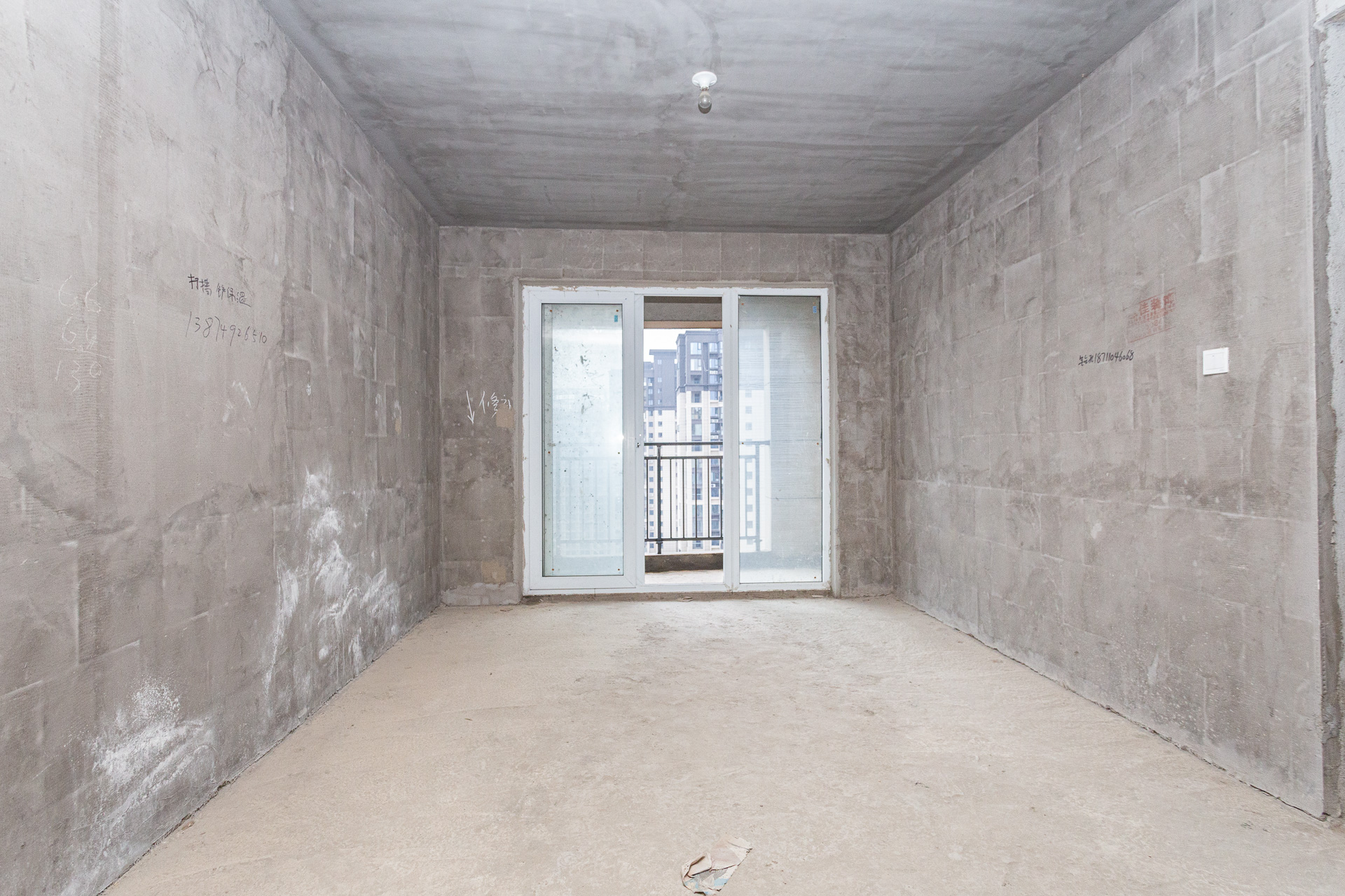 嘉宇银杉(嘉宇西苑) 3室2厅1卫 79.0万 嘉宇银杉(嘉宇西苑) 3室2厅1卫 79.0万客厅