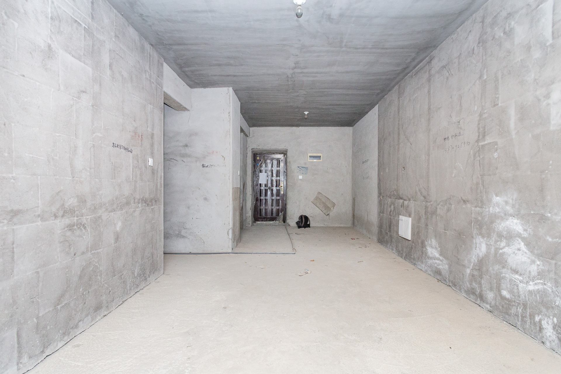 嘉宇银杉(嘉宇西苑) 3室2厅1卫 79.0万 嘉宇银杉(嘉宇西苑) 3室2厅1卫 79.0万客厅