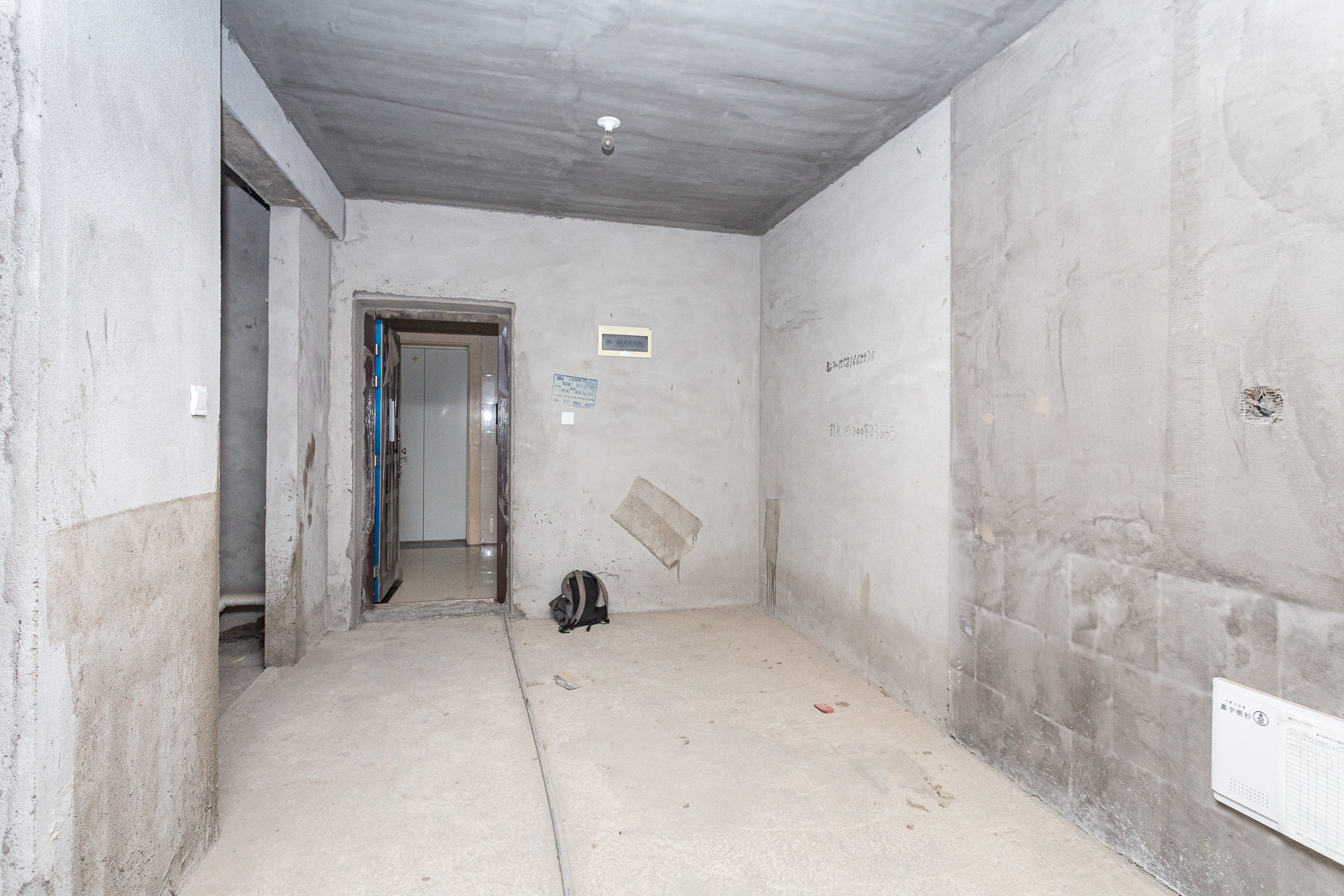 嘉宇银杉(嘉宇西苑) 3室2厅1卫 79.0万 嘉宇银杉(嘉宇西苑) 3室2厅1卫 79.0万客厅