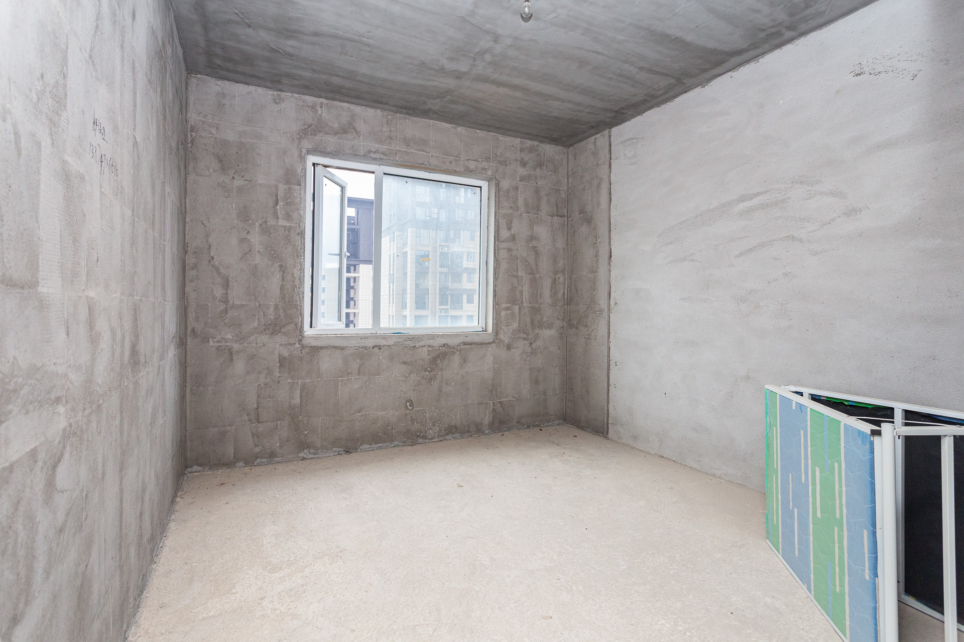 嘉宇银杉(嘉宇西苑) 3室2厅1卫 79.0万 嘉宇银杉(嘉宇西苑) 3室2厅1卫 79.0万卧室