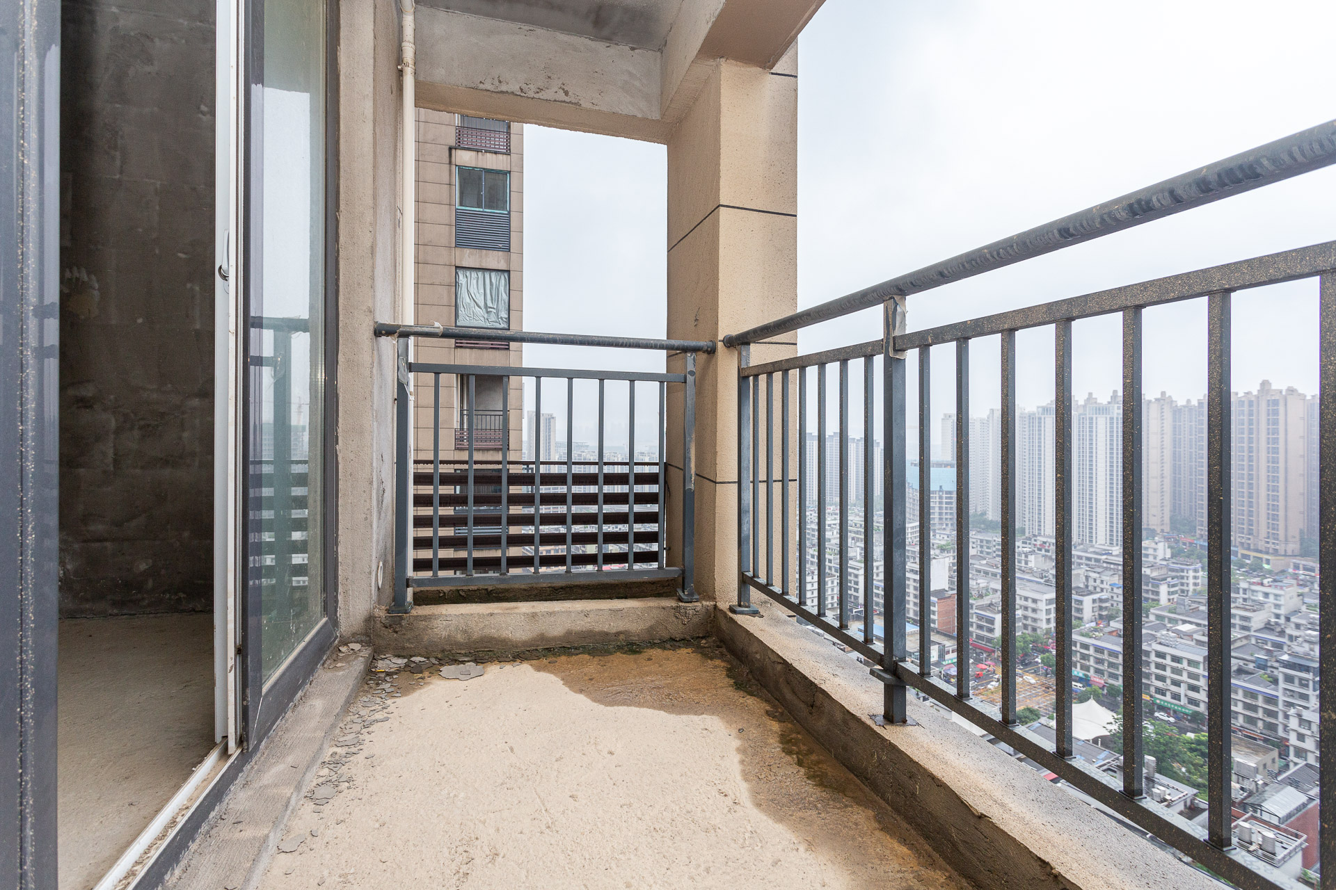 嘉宇银杉(嘉宇西苑) 3室2厅1卫 79.0万 嘉宇银杉(嘉宇西苑) 3室2厅1卫 79.0万阳台