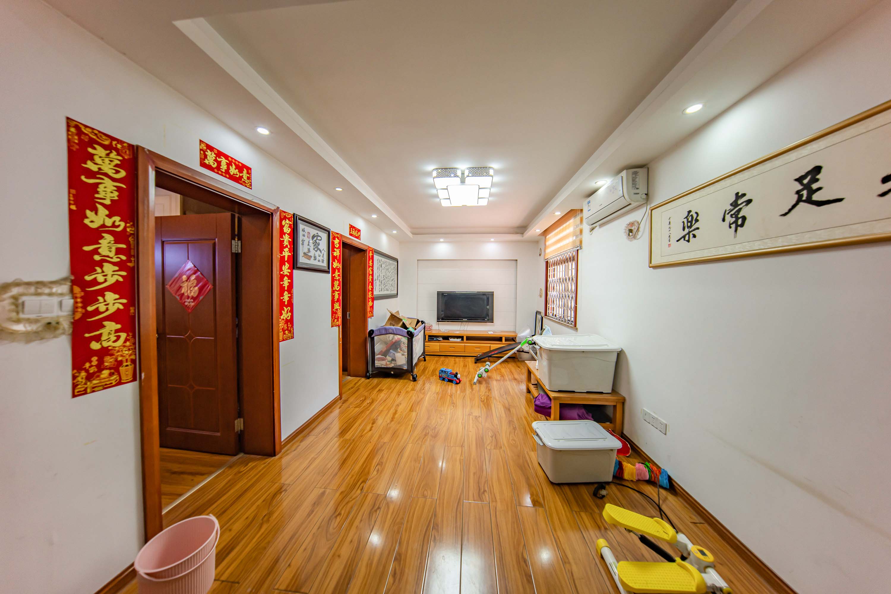 九龙领仕汇 4室4厅4卫 348.0万 九龙领仕汇 4室4厅4卫 348.0万客厅