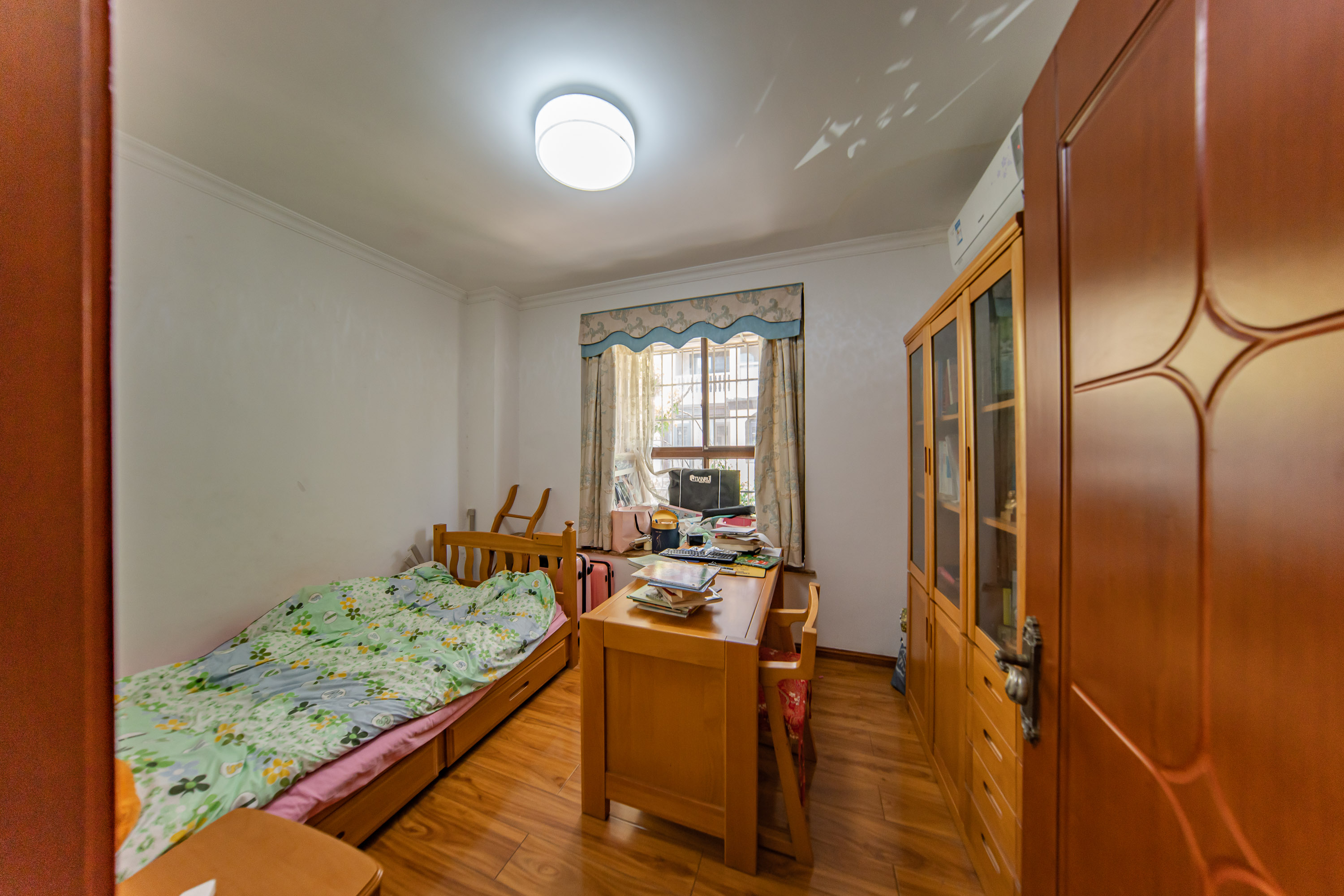 九龙领仕汇 4室4厅4卫 348.0万 九龙领仕汇 4室4厅4卫 348.0万卧室