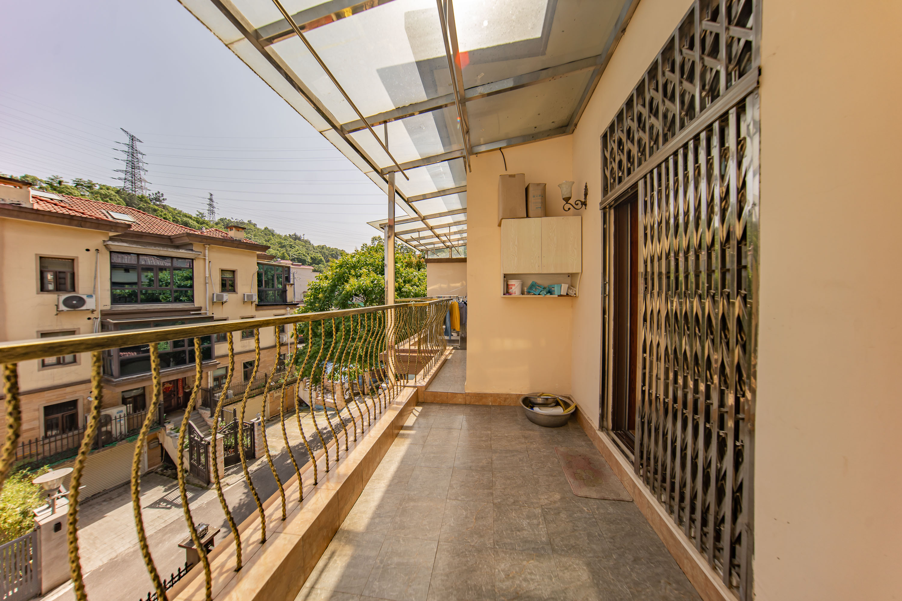 九龙领仕汇 4室4厅4卫 348.0万 九龙领仕汇 4室4厅4卫 348.0万阳台