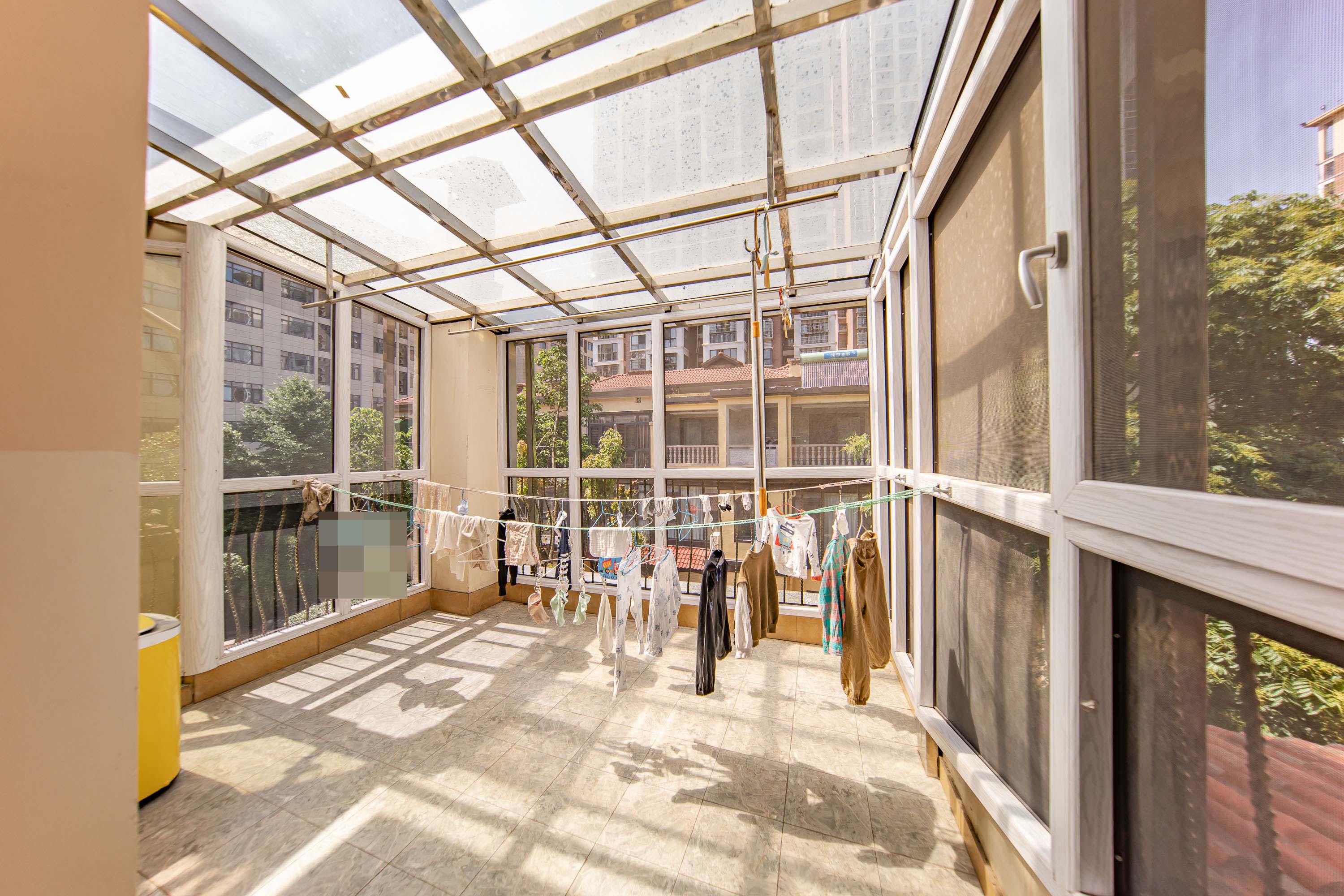 九龙领仕汇 4室4厅4卫 348.0万 九龙领仕汇 4室4厅4卫 348.0万阳台