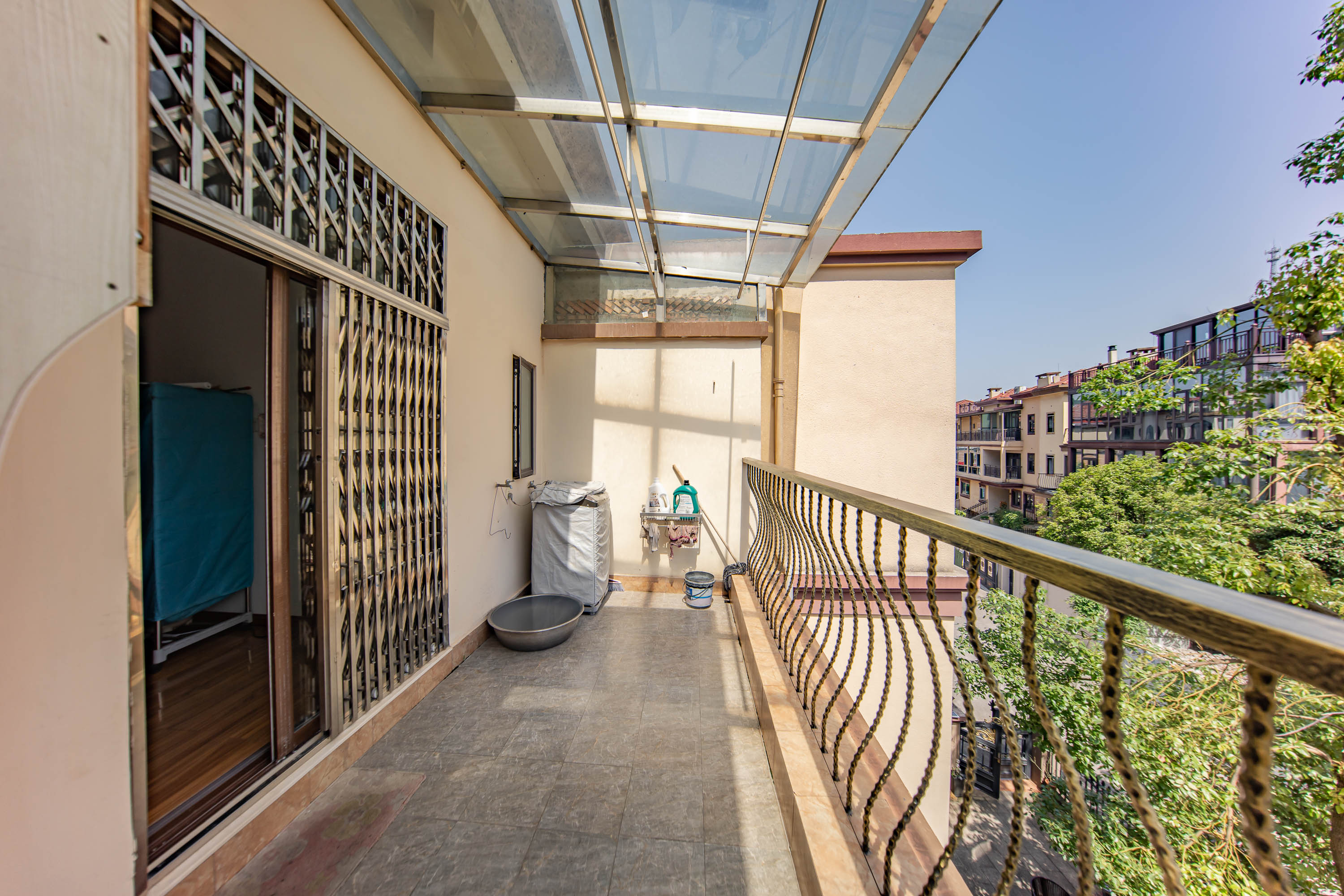 九龙领仕汇 4室4厅4卫 348.0万 九龙领仕汇 4室4厅4卫 348.0万阳台