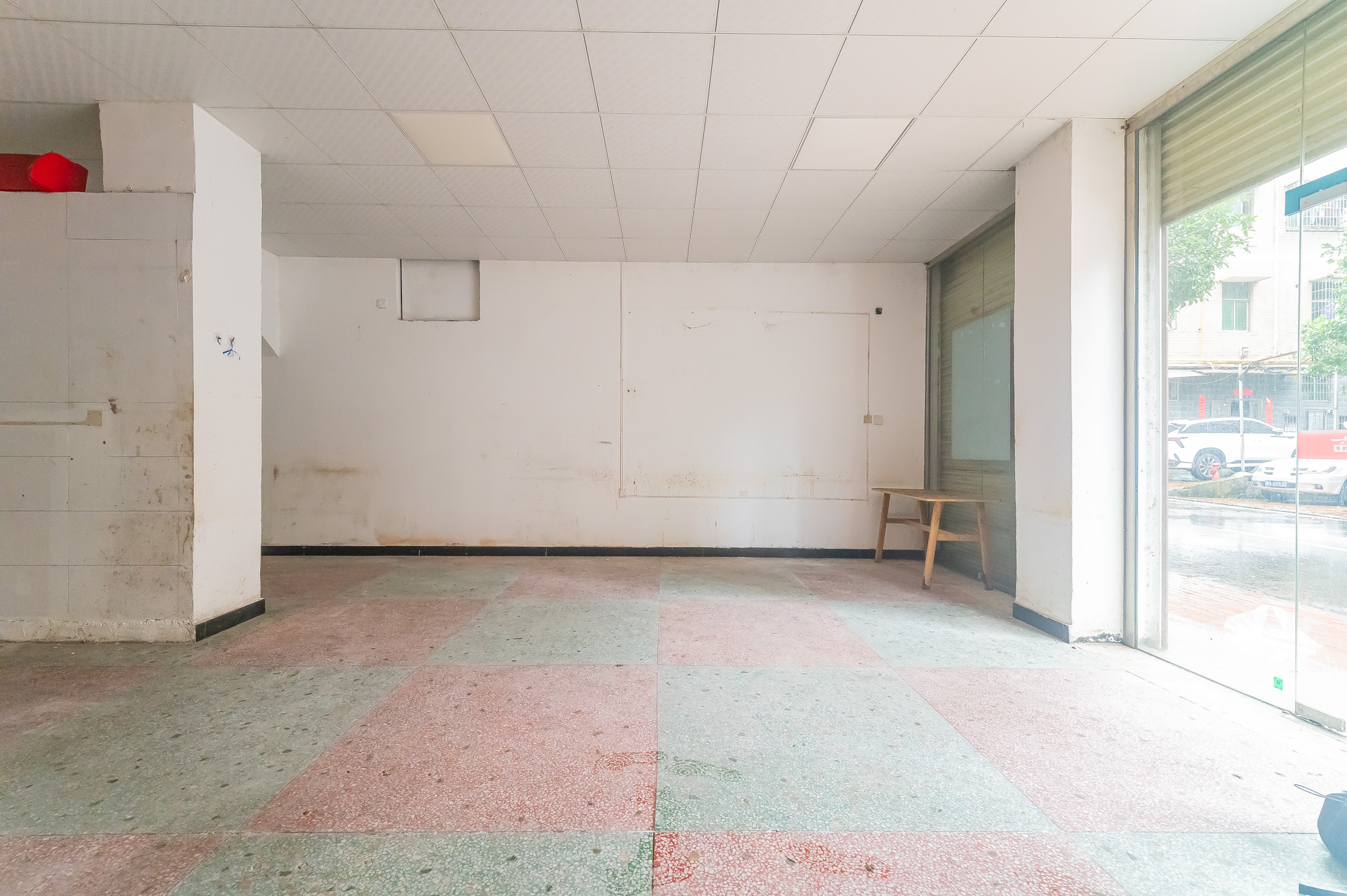 松雅安置小区 15室4厅10卫 268.0万 松雅安置小区 15室4厅10卫 268.0万客厅