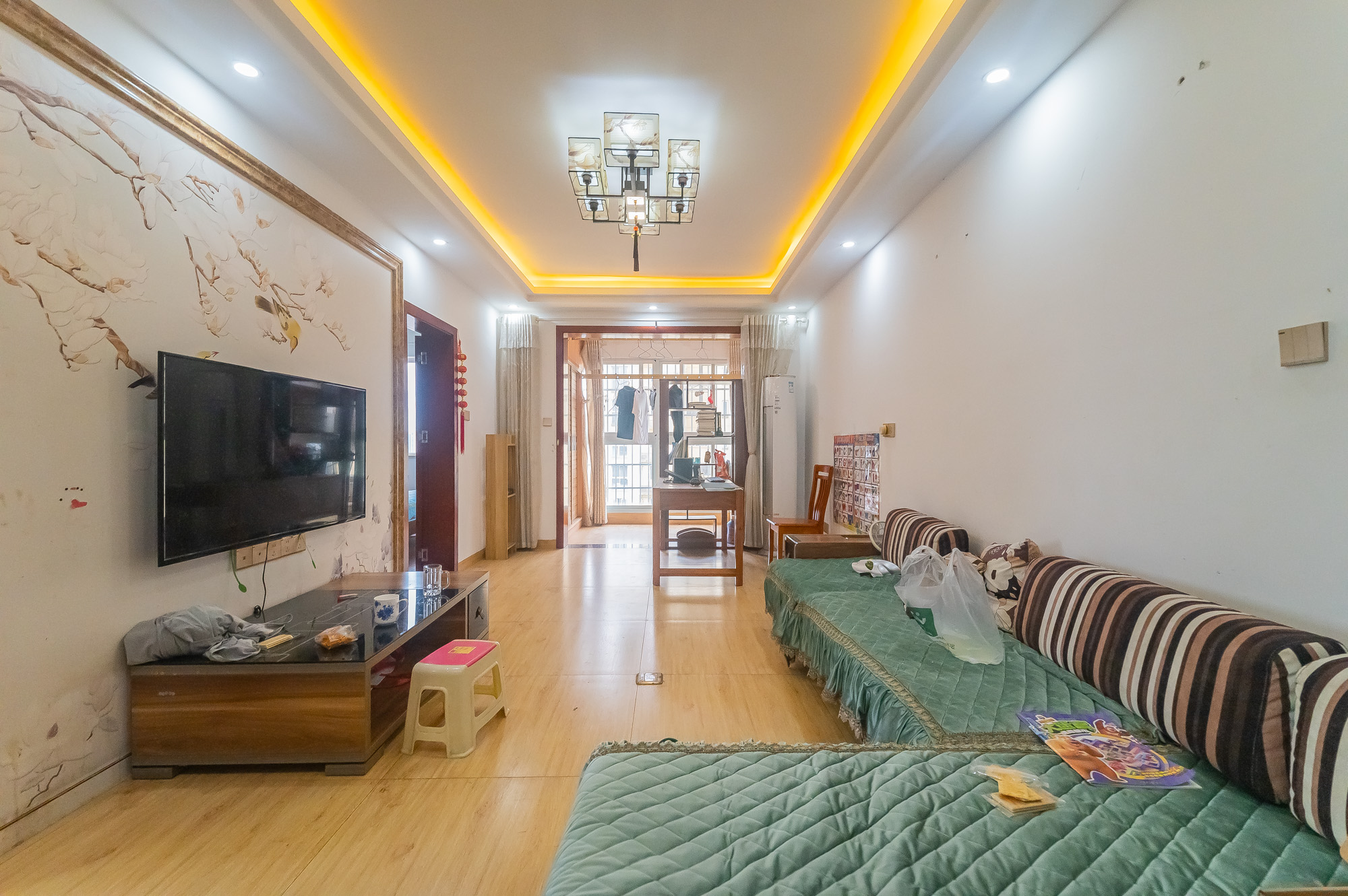 MOMA当代广场  4室2厅1卫    82.0万 MOMA当代广场  4室2厅1卫    82.0万客厅