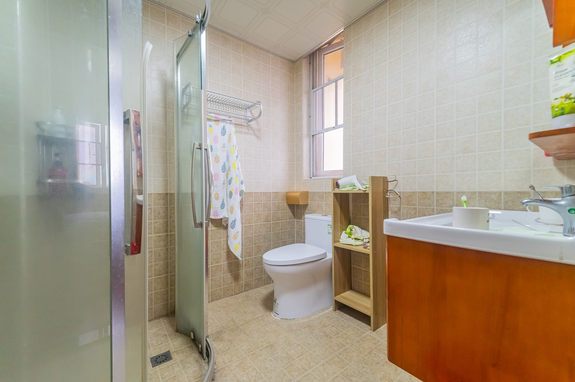 MOMA当代广场  4室2厅1卫    82.0万 MOMA当代广场  4室2厅1卫    82.0万卫生间