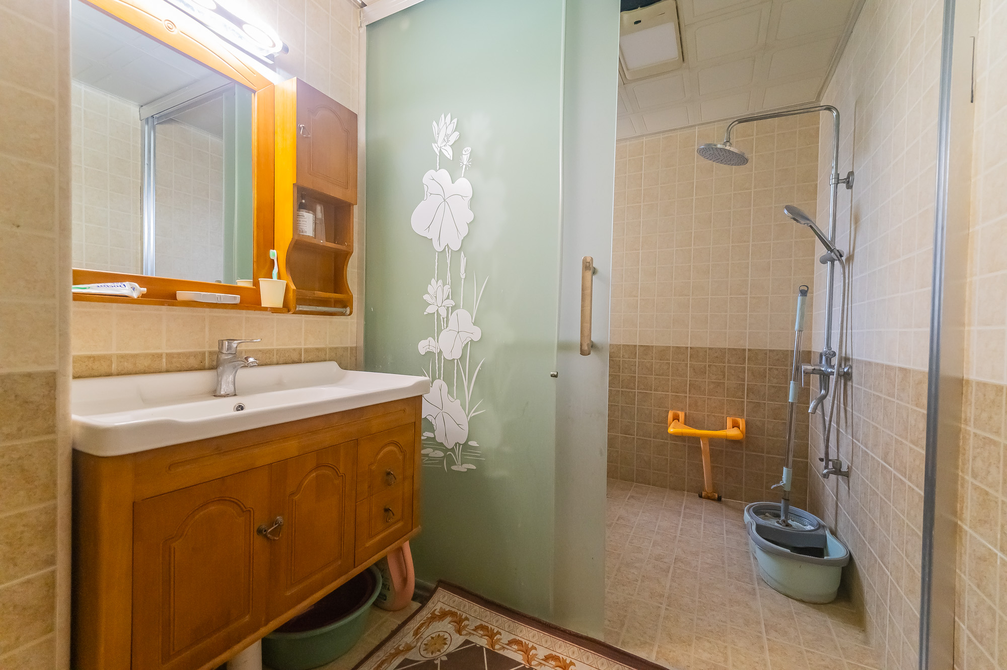 MOMA当代广场  4室2厅1卫    82.0万 MOMA当代广场  4室2厅1卫    82.0万卫生间