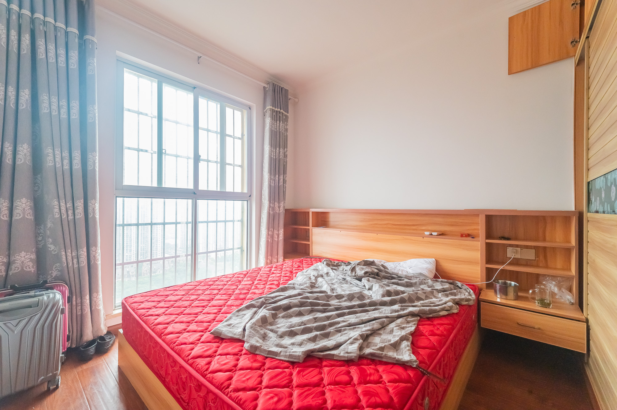 MOMA当代广场  4室2厅1卫    82.0万 MOMA当代广场  4室2厅1卫    82.0万卧室