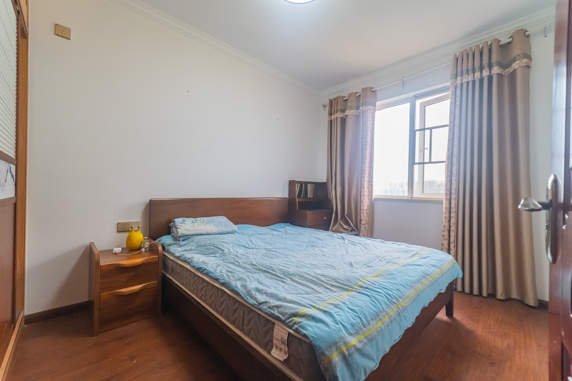 MOMA当代广场  4室2厅1卫    82.0万 MOMA当代广场  4室2厅1卫    82.0万卧室