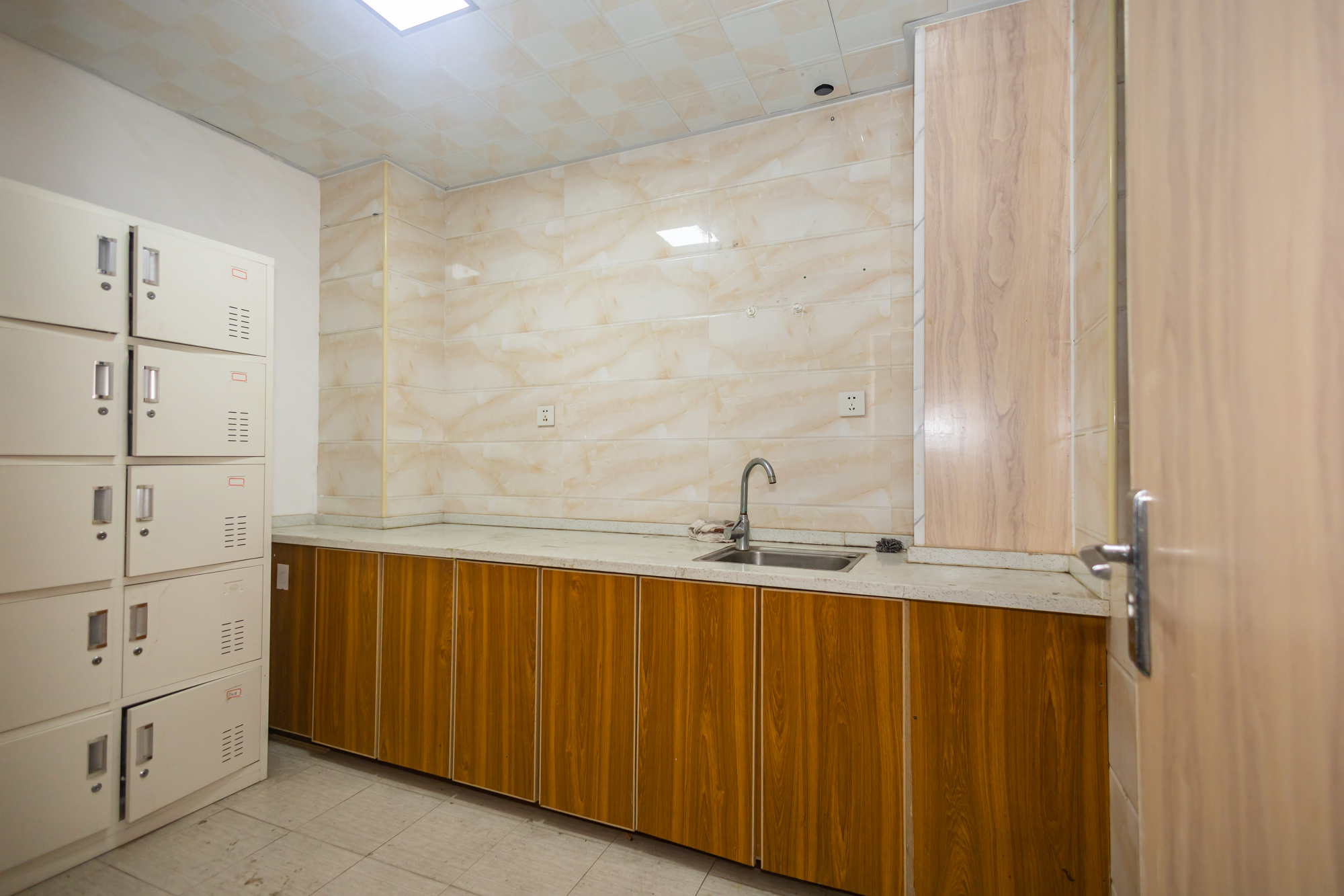 财富港湾(绿领大厦) 3室2厅2卫 86.0万 财富港湾(绿领大厦) 3室2厅2卫 86.0万厨房