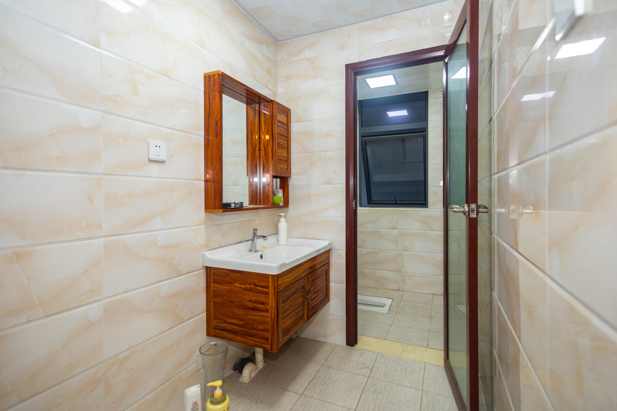 财富港湾(绿领大厦) 3室2厅2卫 86.0万 财富港湾(绿领大厦) 3室2厅2卫 86.0万卫生间