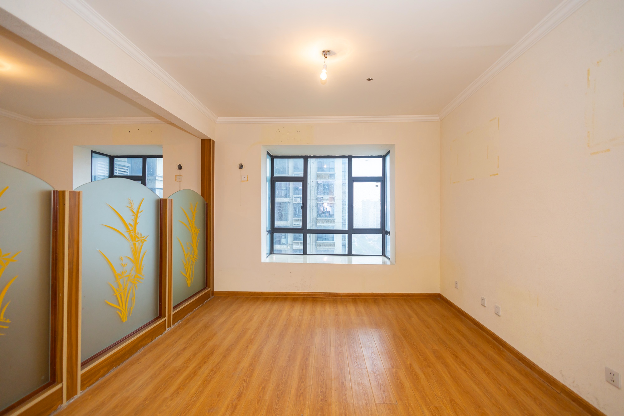 财富港湾(绿领大厦) 3室2厅2卫 86.0万 财富港湾(绿领大厦) 3室2厅2卫 86.0万卧室