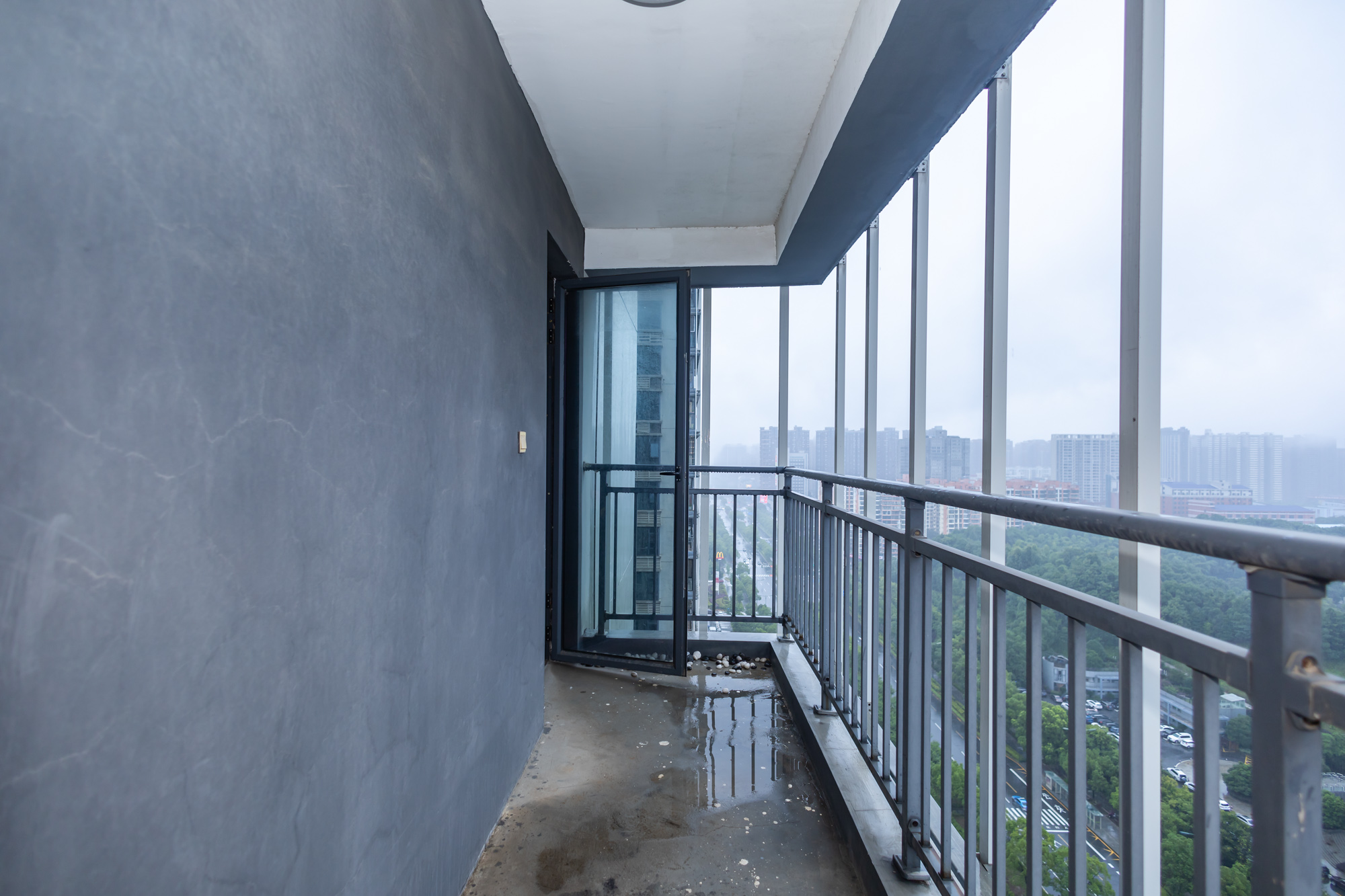 财富港湾(绿领大厦) 3室2厅2卫 86.0万 财富港湾(绿领大厦) 3室2厅2卫 86.0万阳台