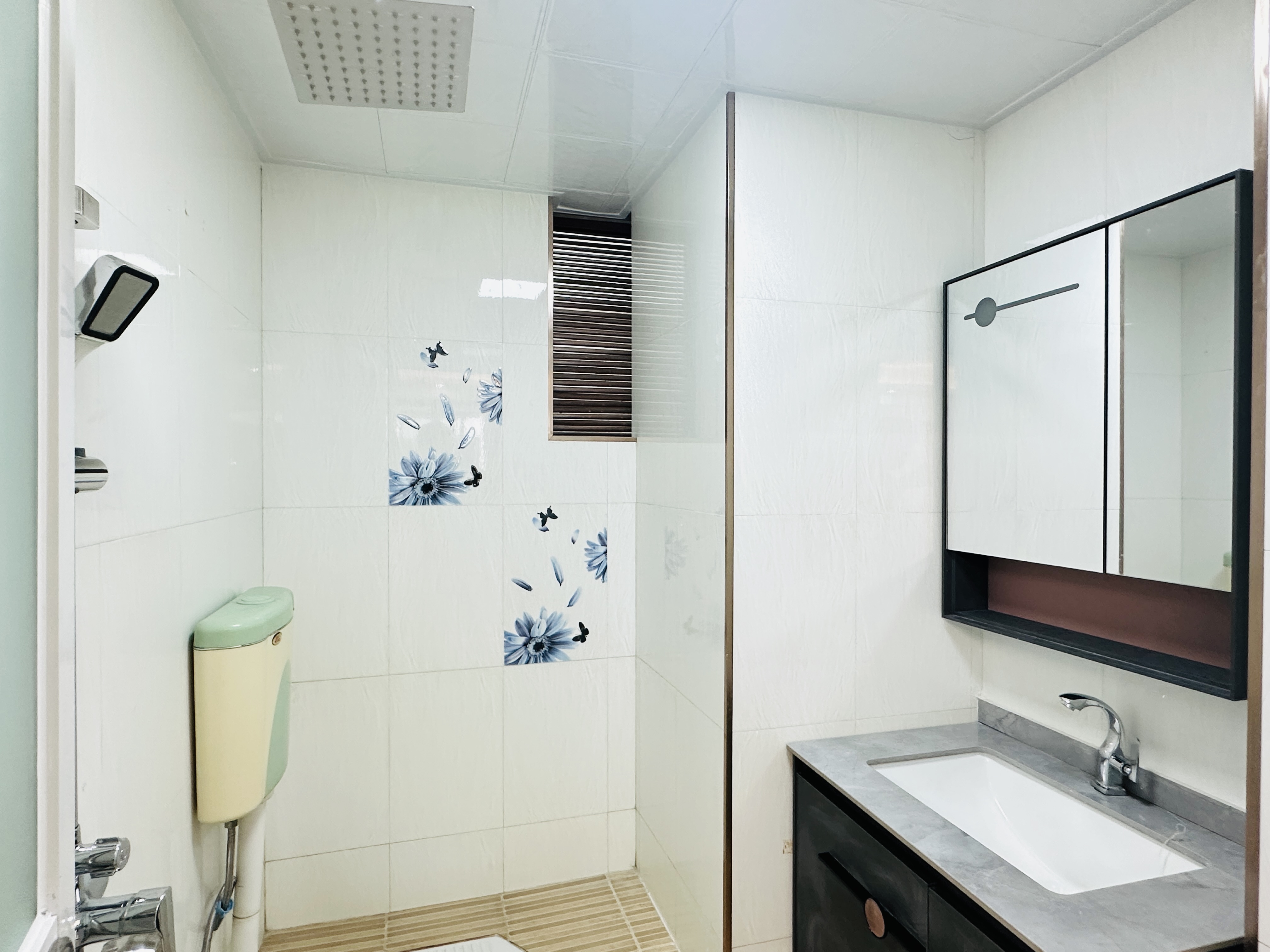 金山小区  4室2厅2卫    148.0万 金山小区  4室2厅2卫    148.0万卫生间