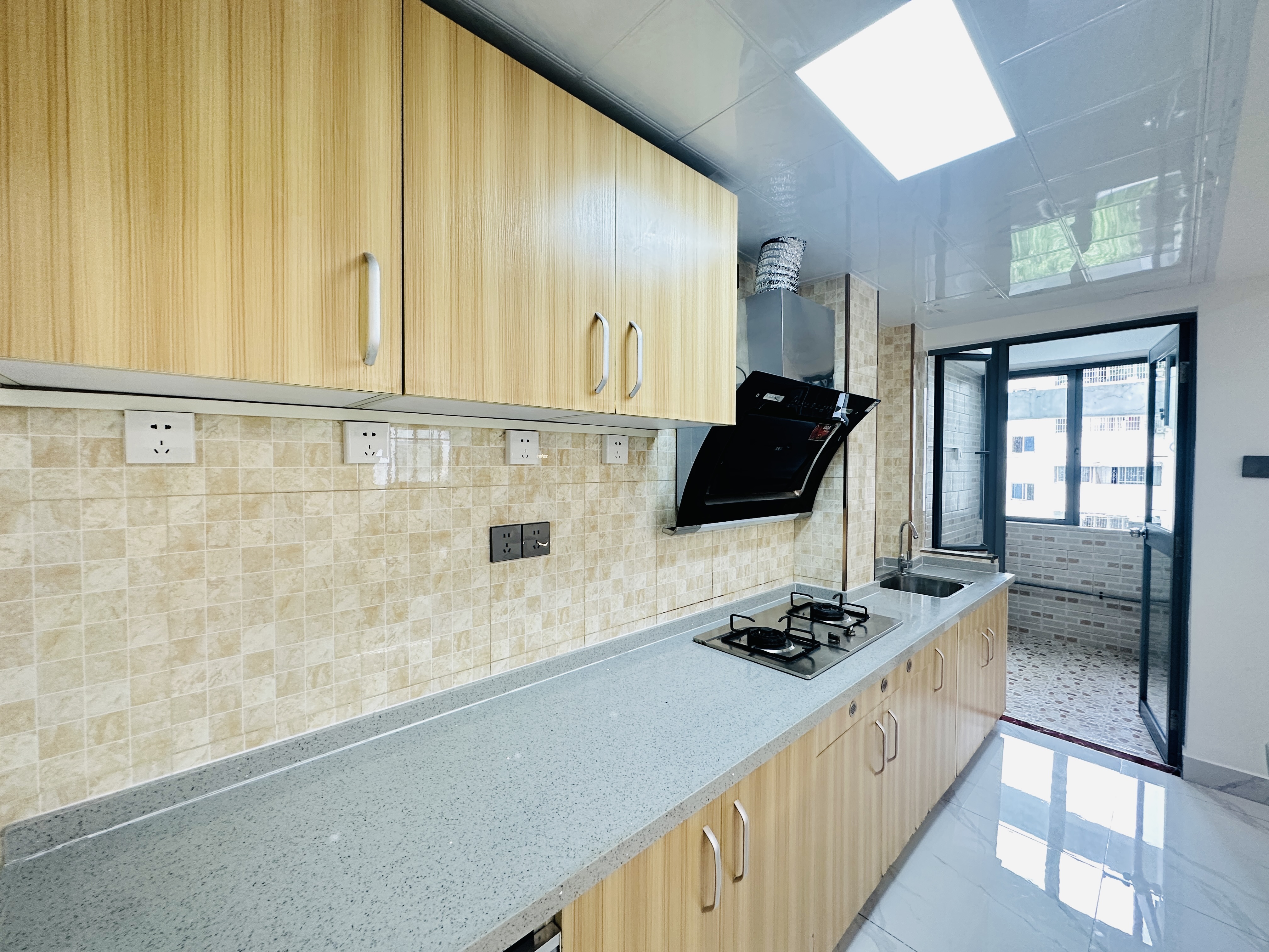 金山小区  4室2厅2卫    148.0万 金山小区  4室2厅2卫    148.0万厨房