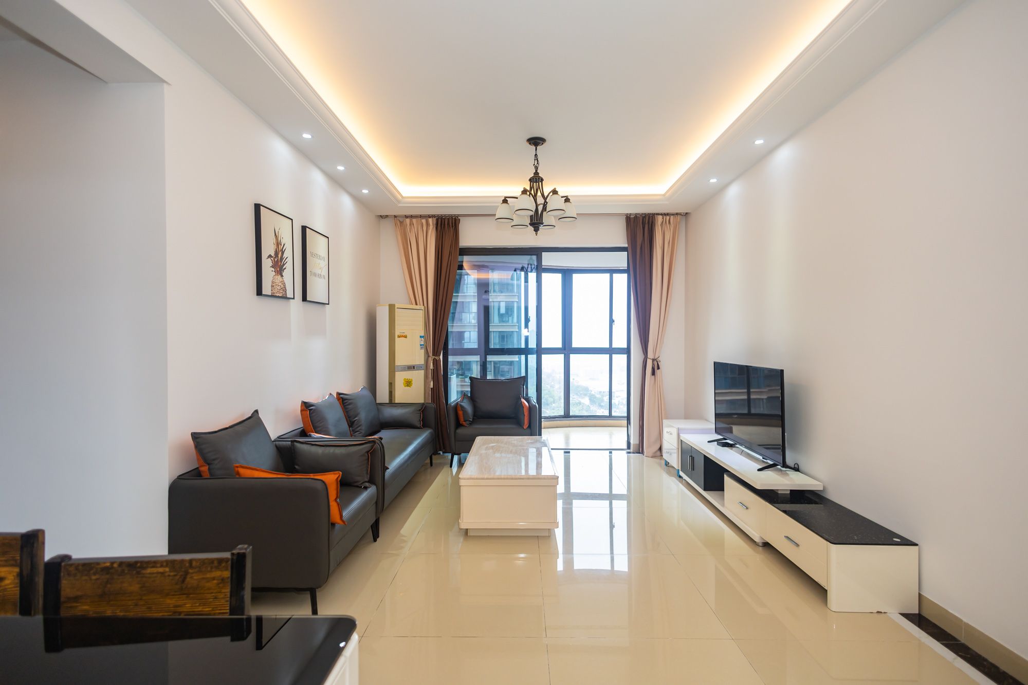 旺德府恺悦国际  3室2厅2卫    82.0万 旺德府恺悦国际  3室2厅2卫    82.0万客厅