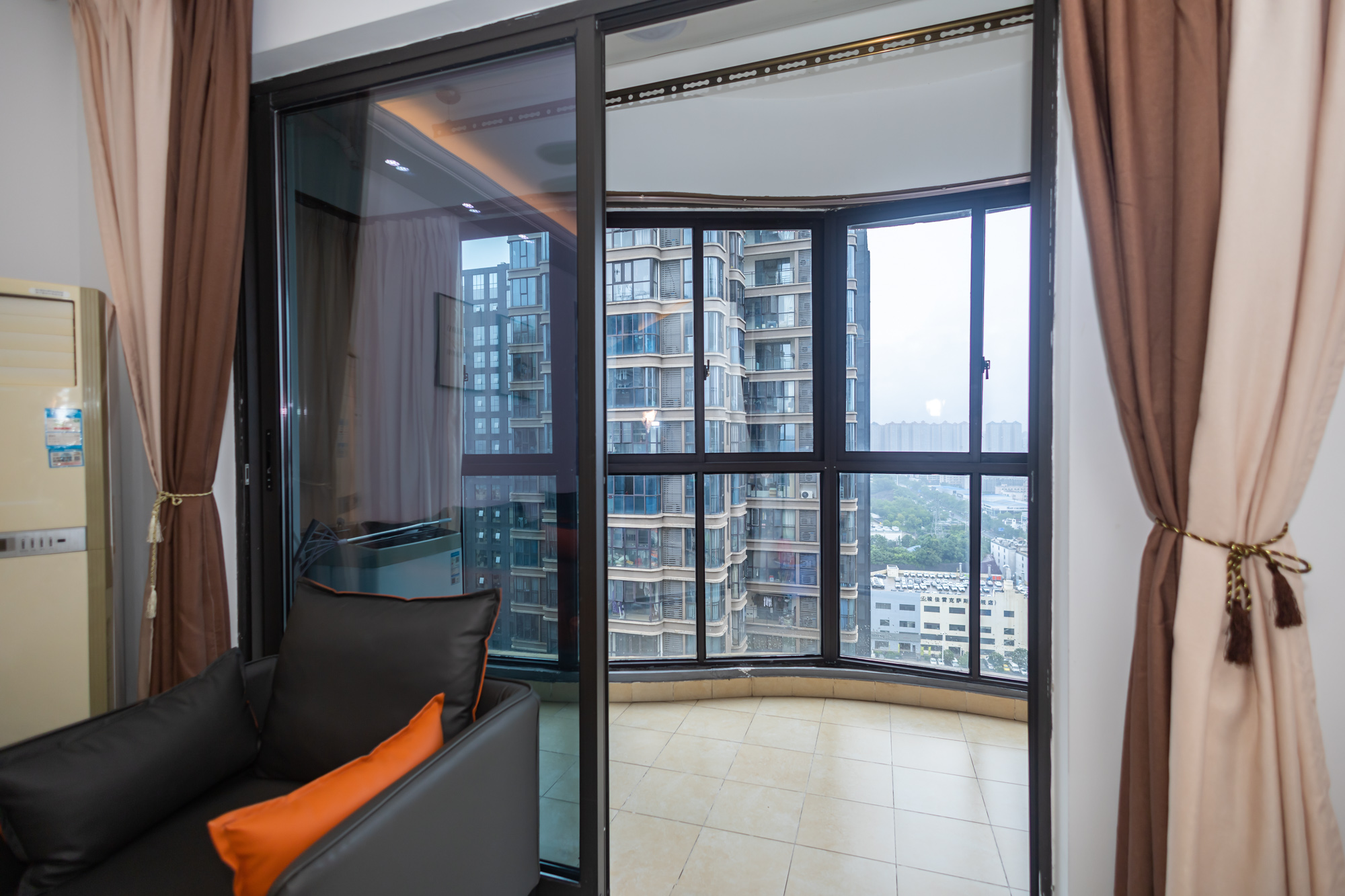 旺德府恺悦国际  3室2厅2卫    82.0万 旺德府恺悦国际  3室2厅2卫    82.0万阳台