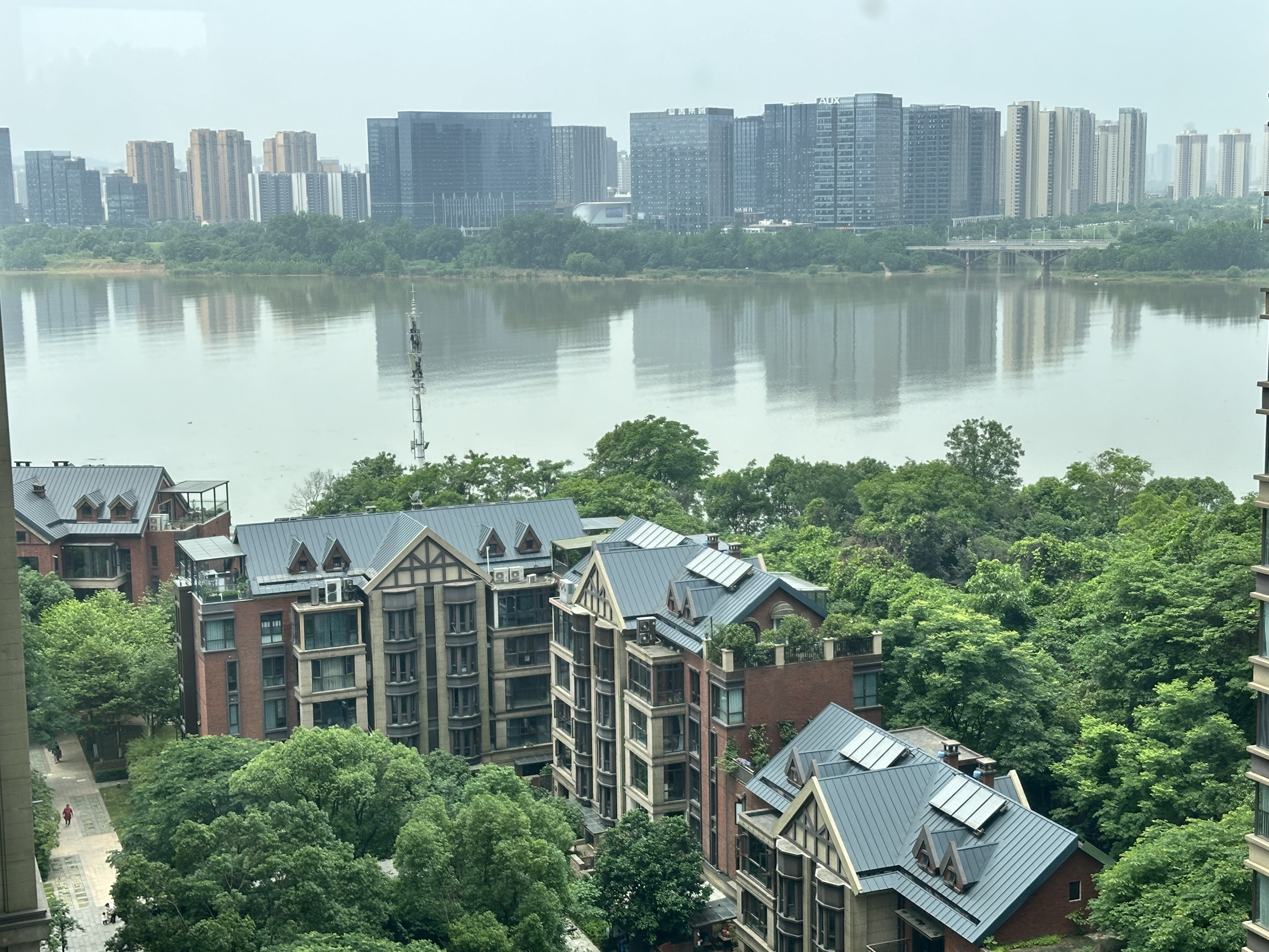 万科紫台  4室2厅2卫   300.00万
