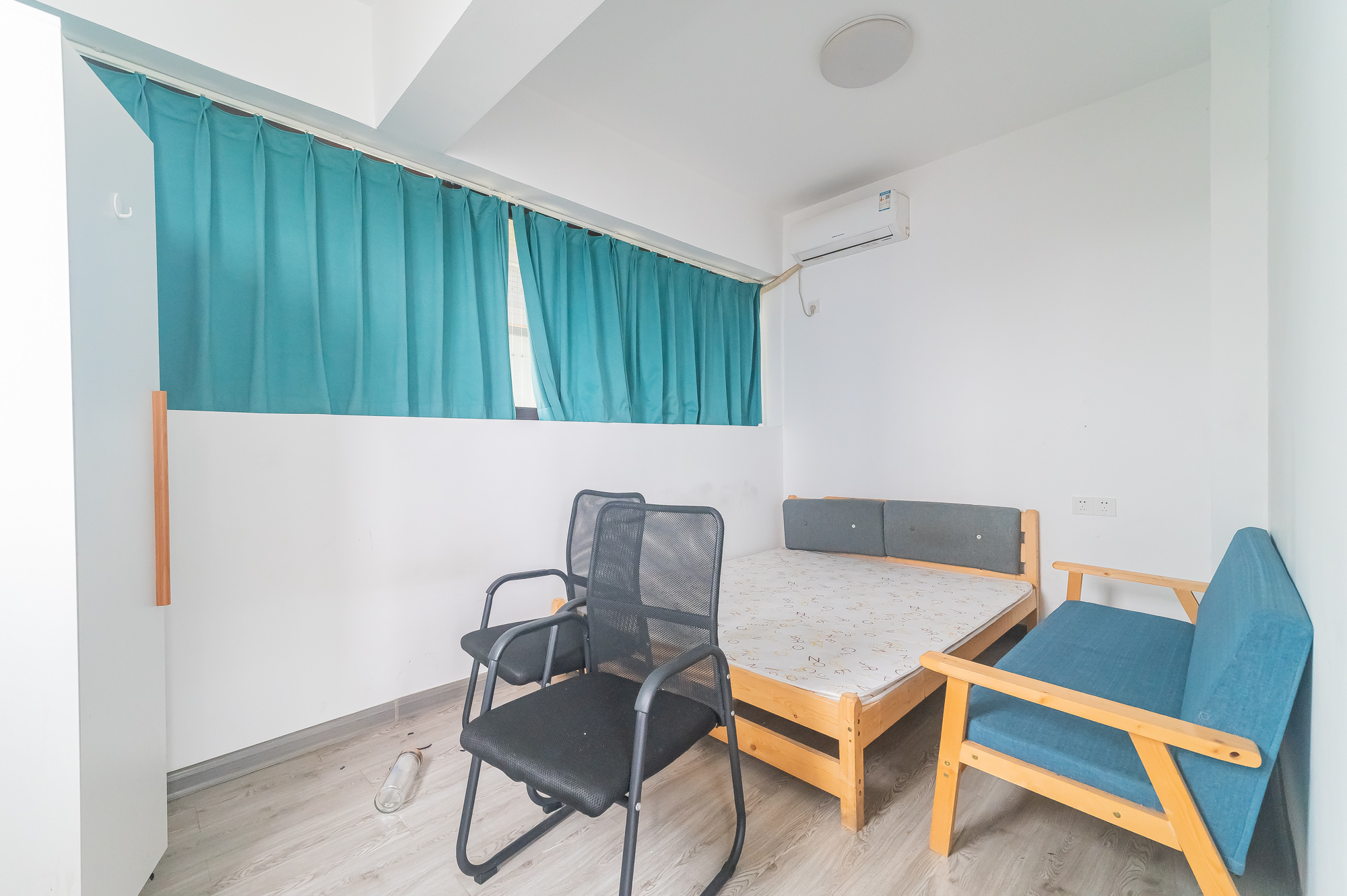 尚鑫海悦(新长海尚海城) 4室2厅2卫 96.0万 尚鑫海悦(新长海尚海城) 4室2厅2卫 96.0万卧室