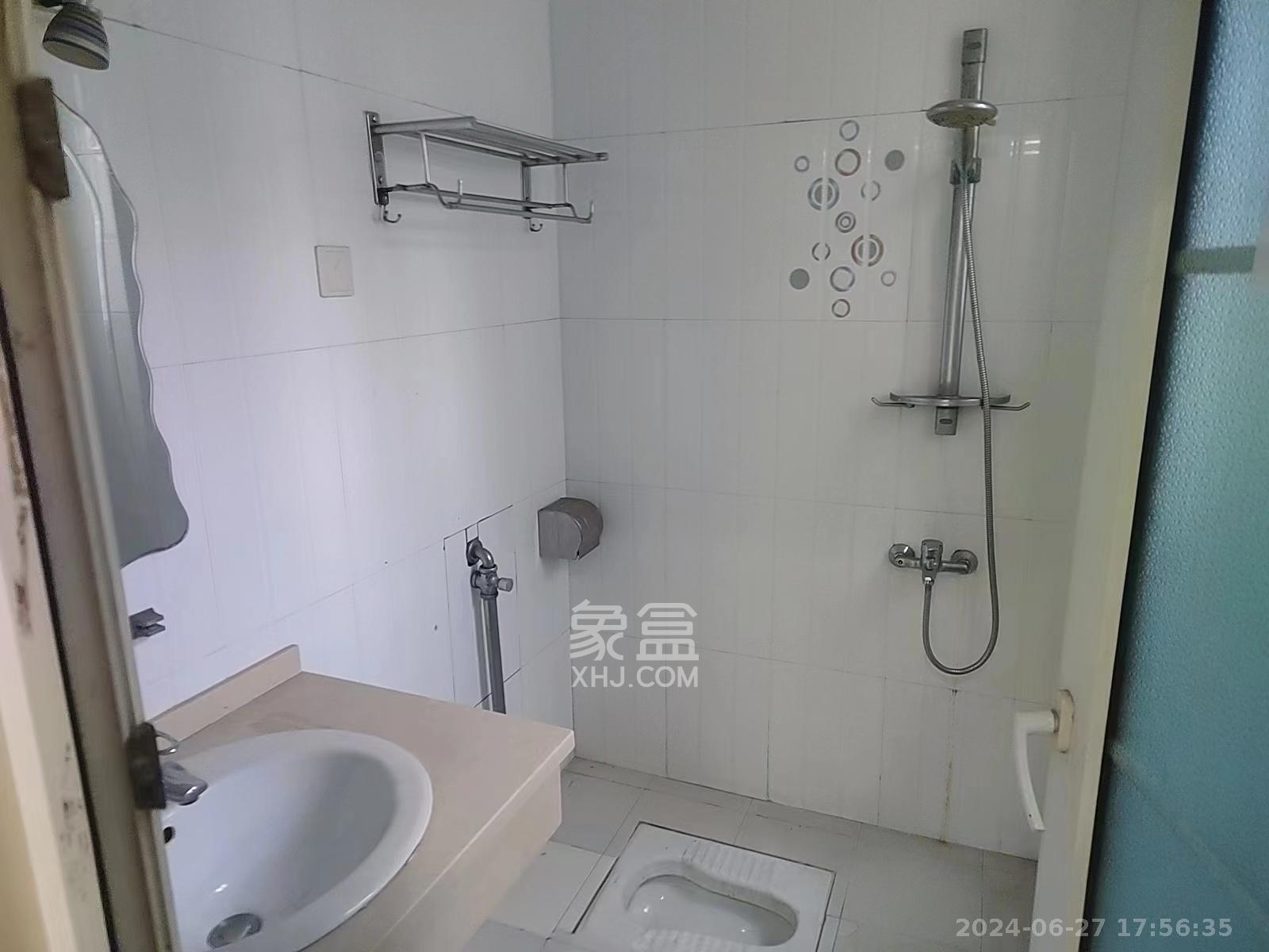 圣力华苑  3室2厅1卫   1600.00元/月室内图