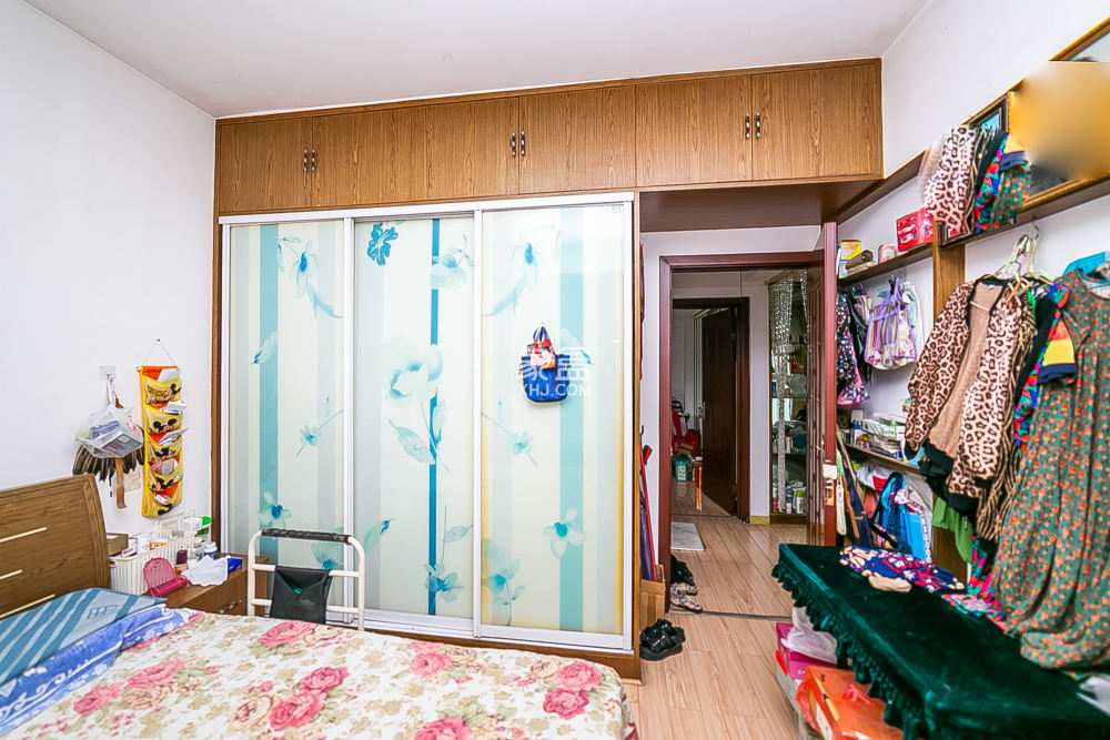 金碧文華  1室2廳1衛(wèi)   75.00萬(wàn)